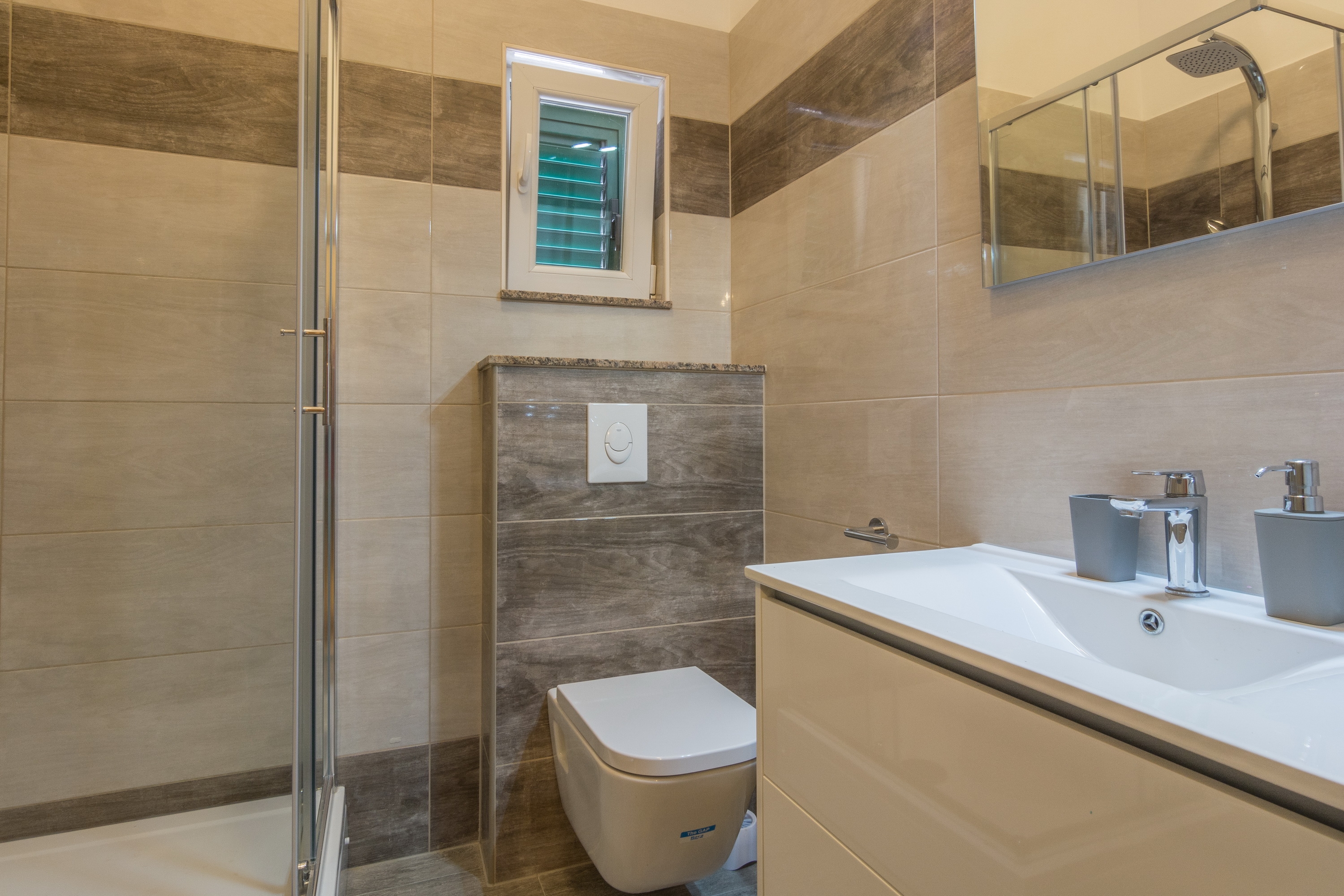 Comfortable and spacious apartment with terrace and sea view Šimuni, Pag  A-c