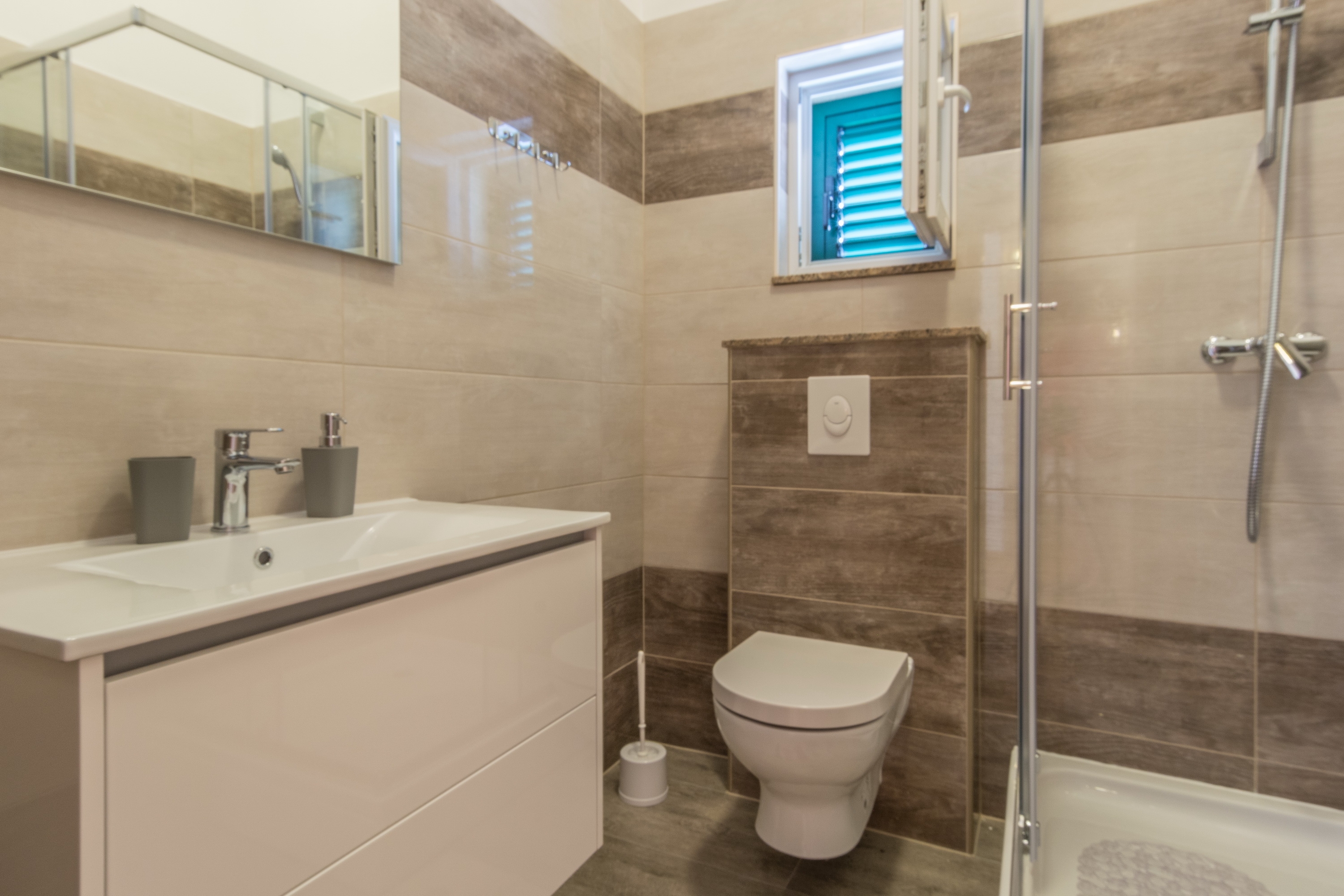 Comfortable and spacious apartment with terrace and sea view Šimuni, Pag  A-c