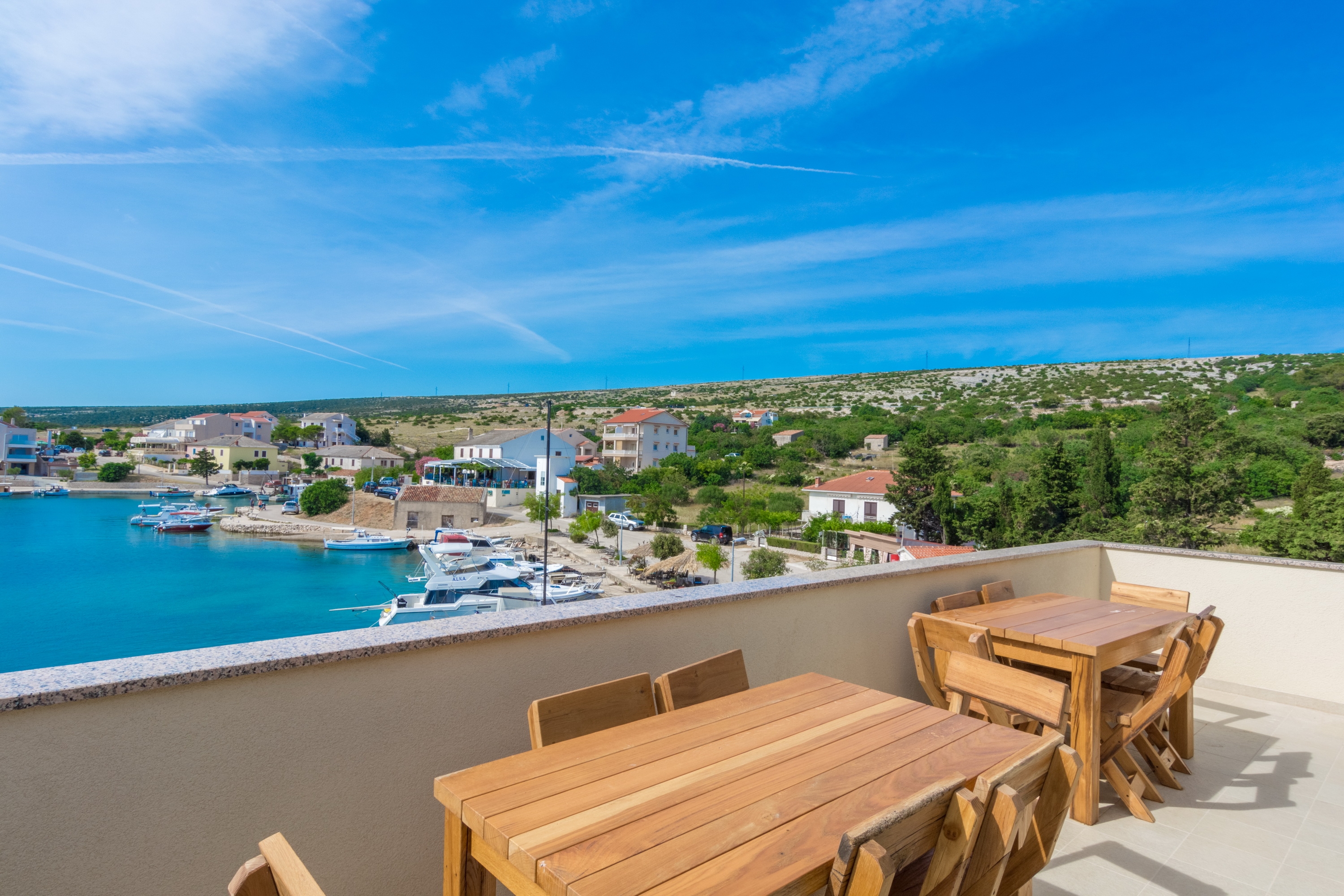 Comfortable and spacious apartment with terrace and sea view Šimuni, Pag  A-c