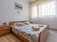 Ložnice 2 Lopar, Ložnice 2 v ubytování typu apartment, domácí mazlíčci povoleni a WiFi.