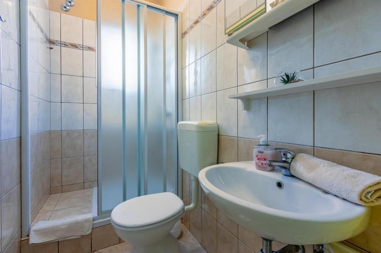 One bedroom apartment with terrace Lopar, Rab  A-b