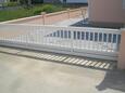 Parkolóhely Vir, Vir, Parkolóhely 18389 - Apartmanok kavicsos stranddal.