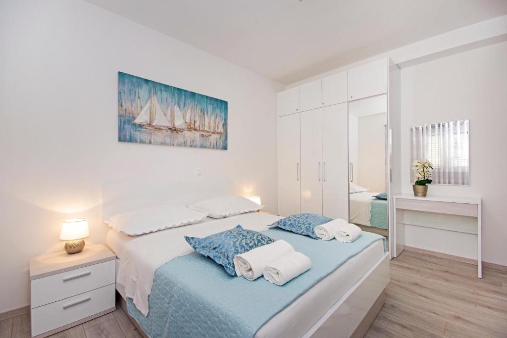Three bedroom apartment with balcony and sea view Makarska  A-a
