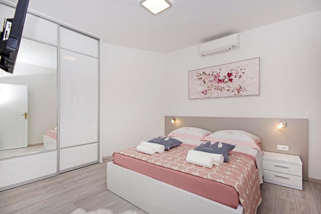 Three bedroom apartment with balcony and sea view Makarska  A-a