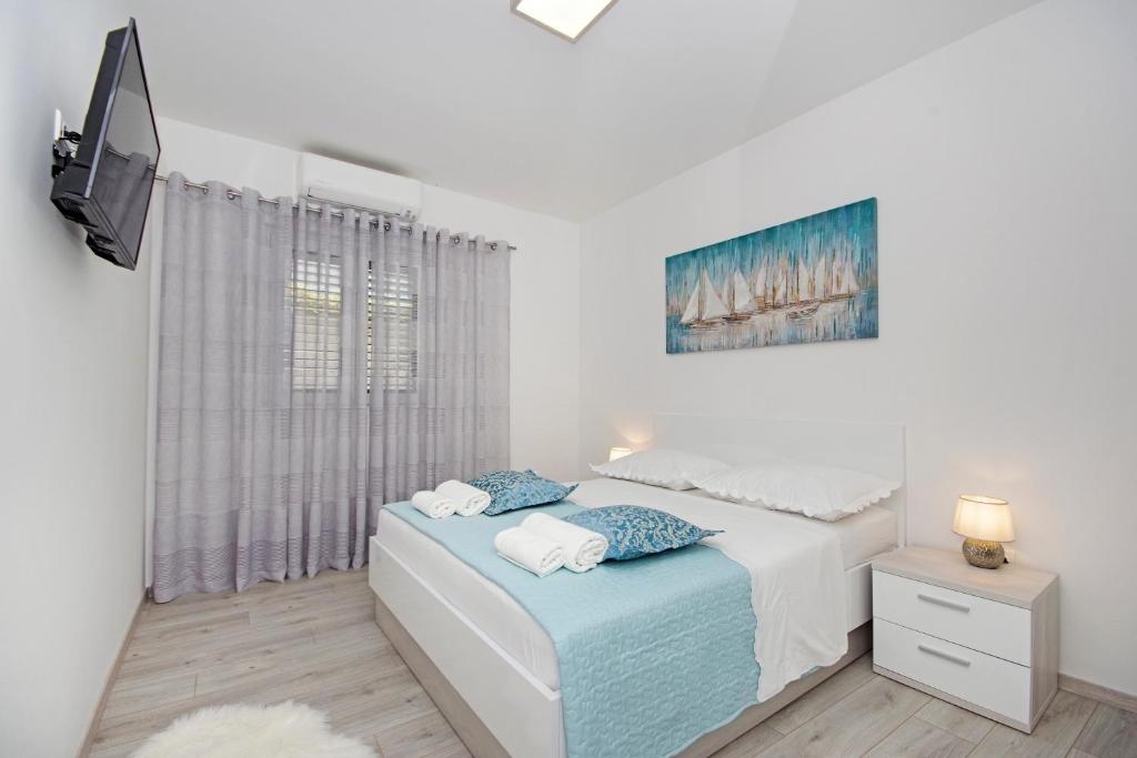 Three bedroom apartment with balcony and sea view Makarska  A-a