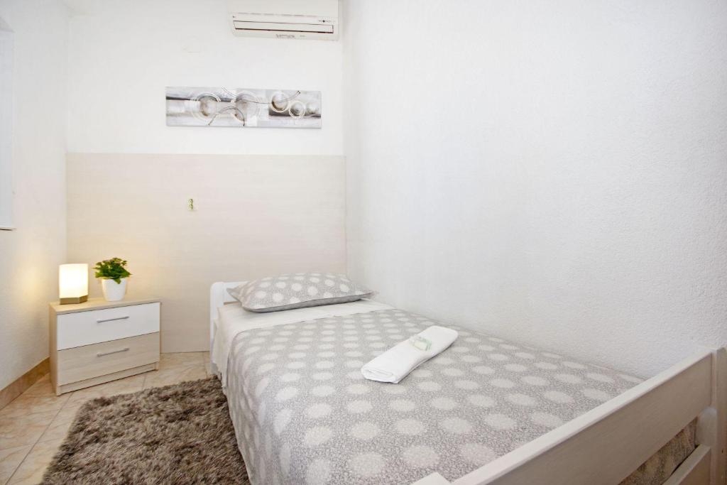 Three bedroom apartment with balcony and sea view Makarska  A-a
