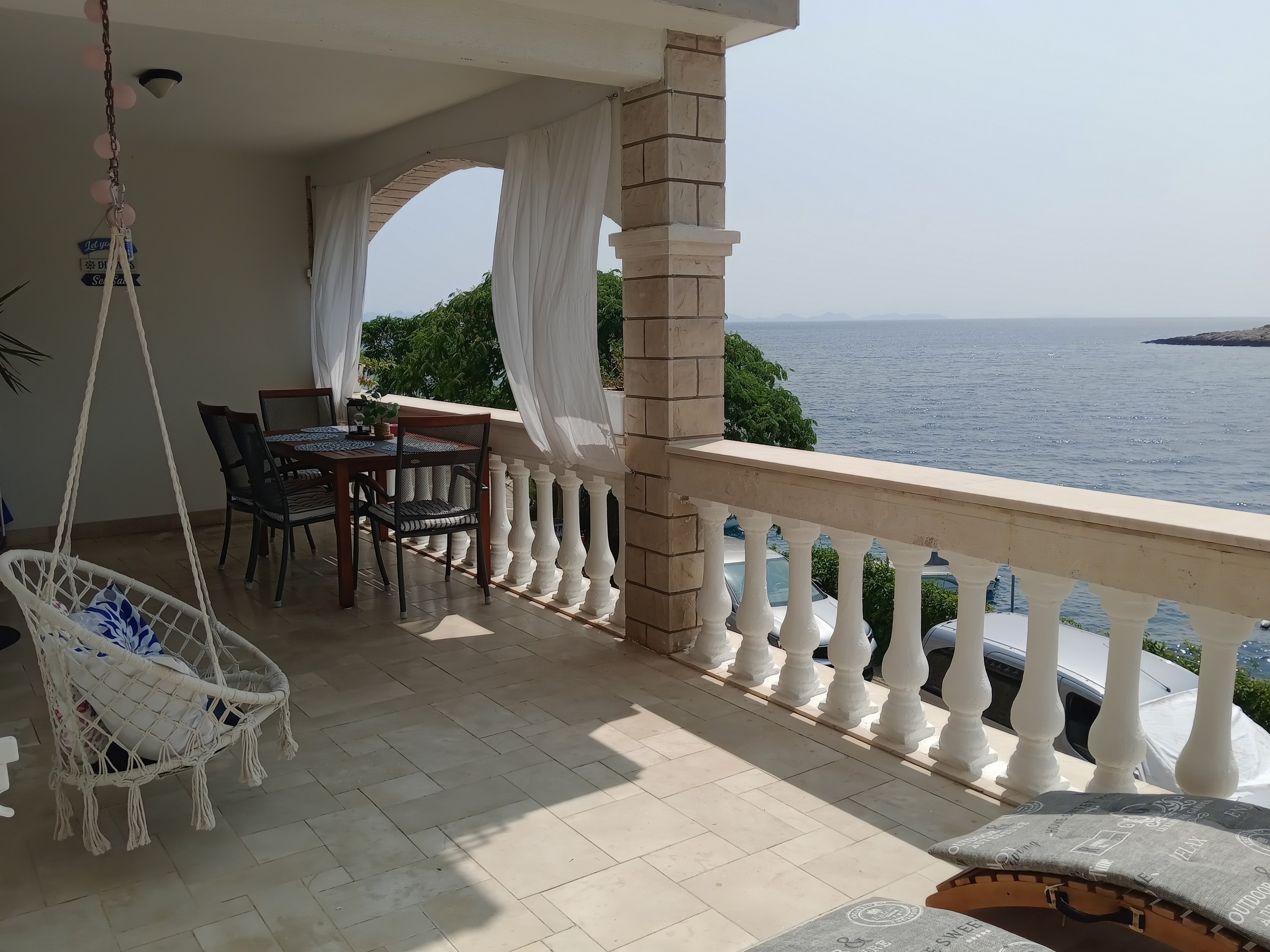 Two bedroom apartment near beach Zavalatica, Korčula  A-a