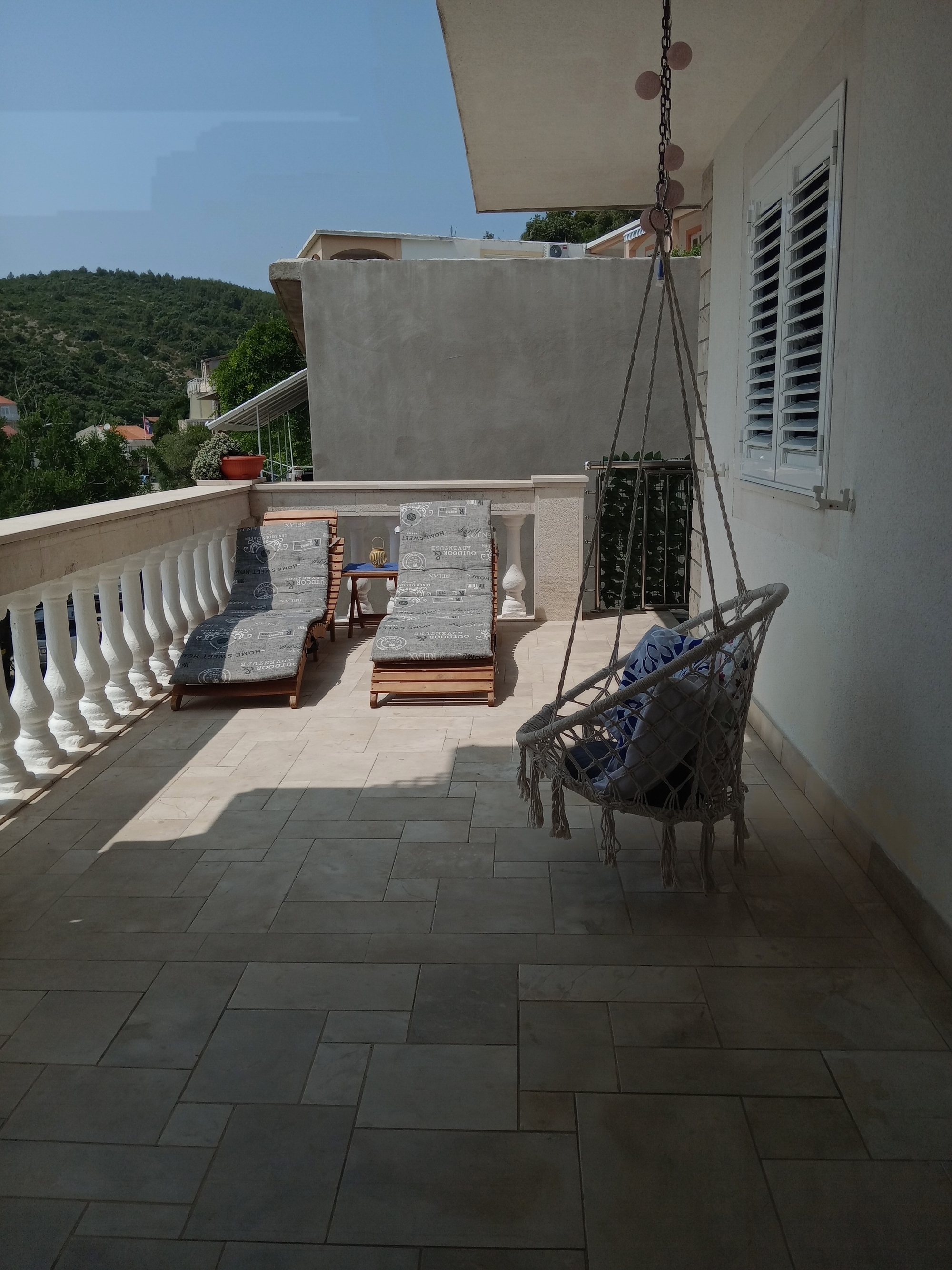 Two bedroom apartment near beach Zavalatica, Korčula  A-a