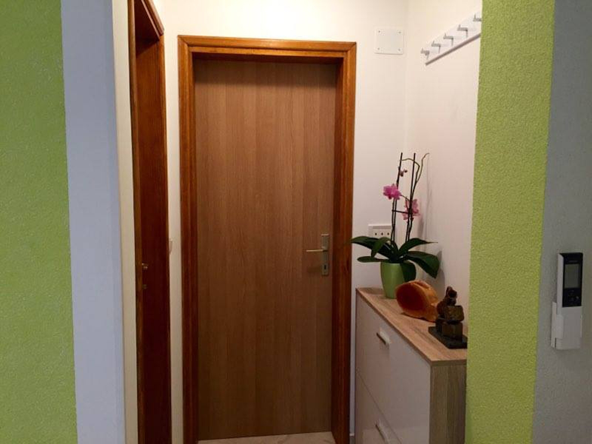 One bedroom apartment near beach Zavalatica, Korčula  A-c