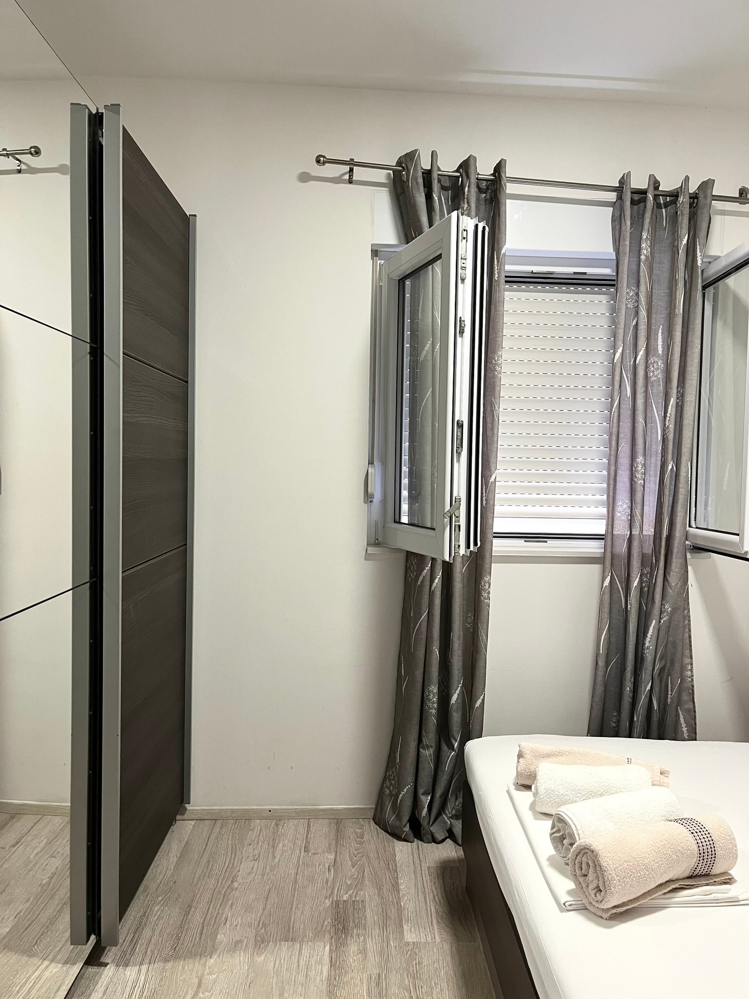 Two bedroom apartment near beach Igrane, Makarska  A-a