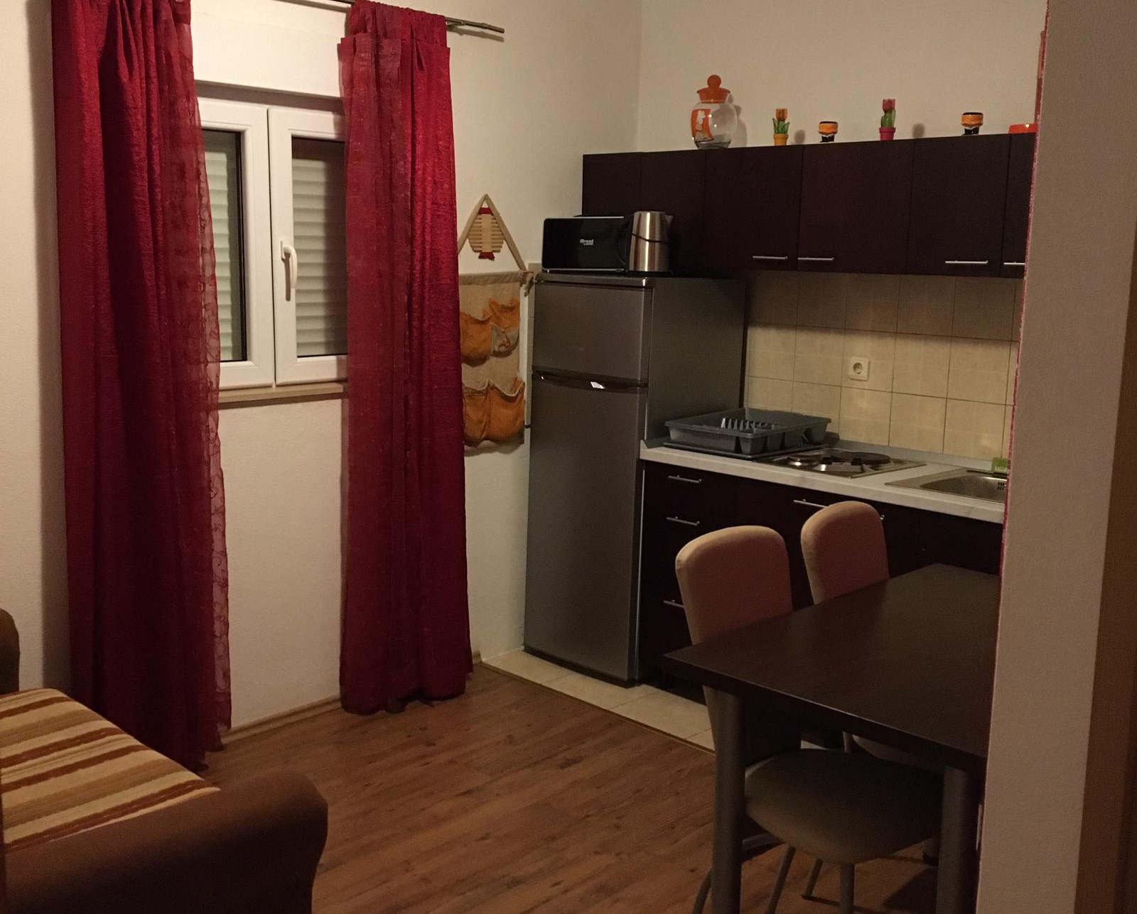 Two bedroom apartment near beach Igrane, Makarska  A-b