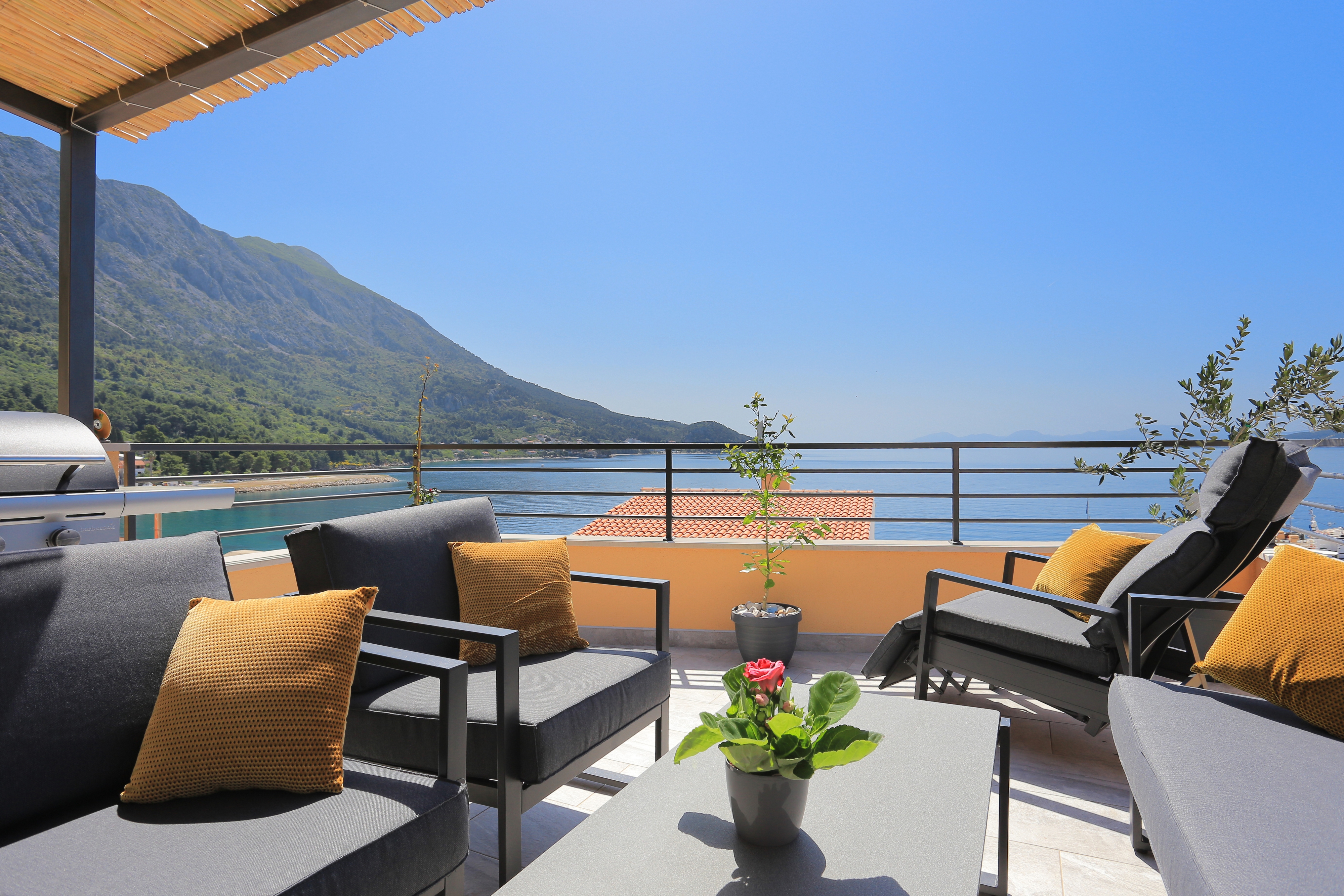 Three bedroom apartment near beach Igrane, Makarska  A-c