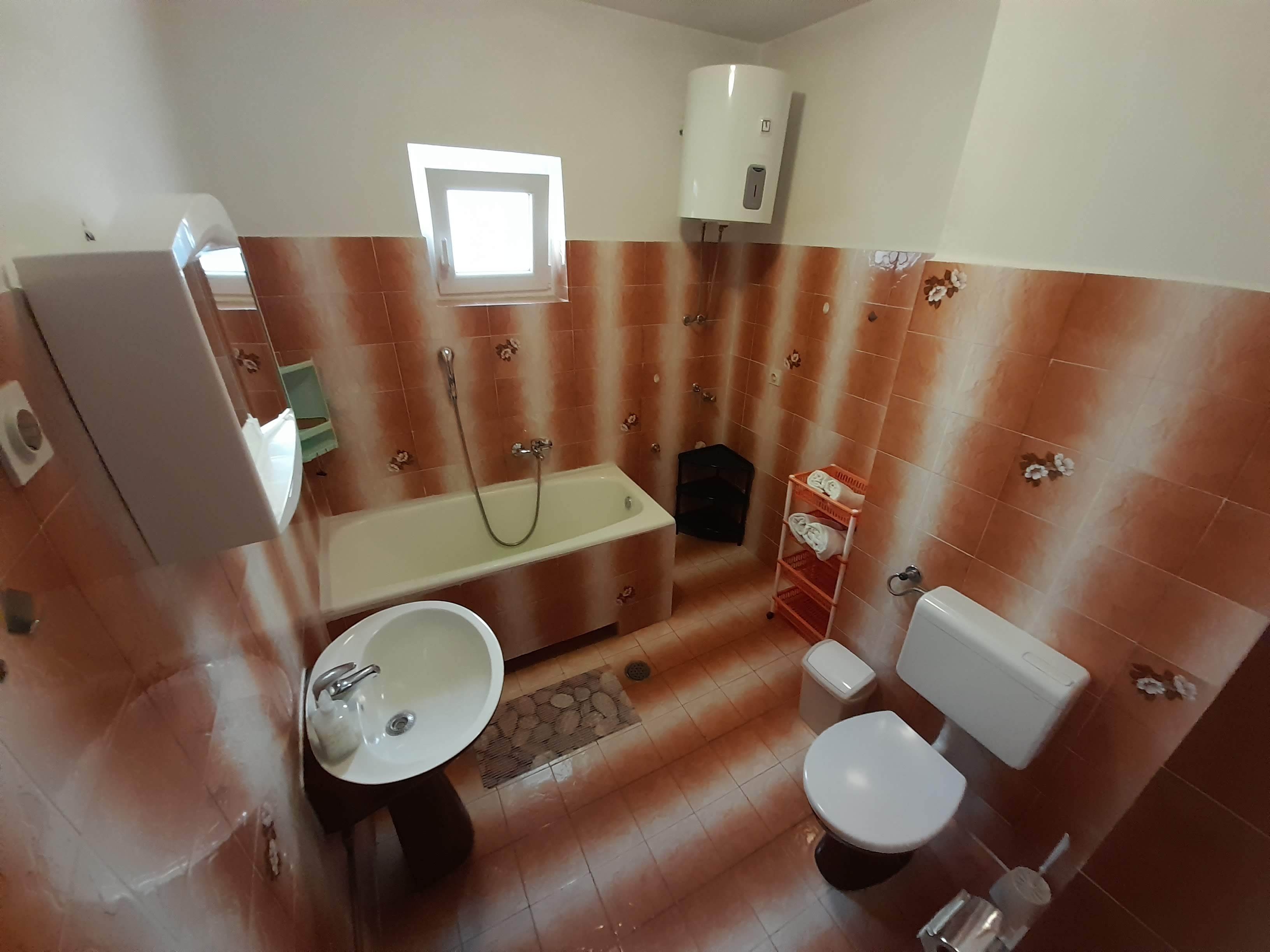 Two bedroom apartment with terrace Brela, Makarska  A-a