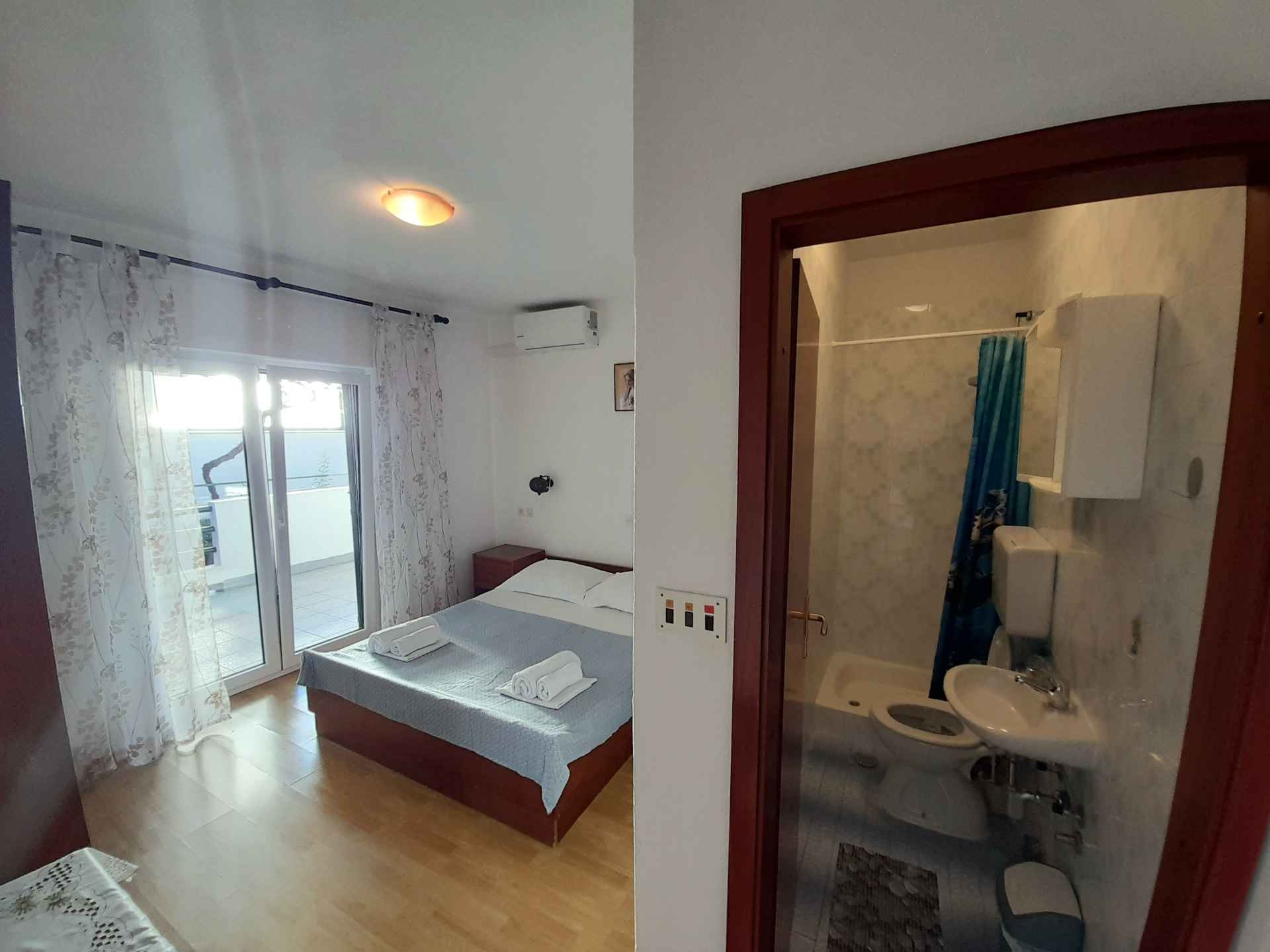Two bedroom apartment with terrace Brela, Makarska  A-a