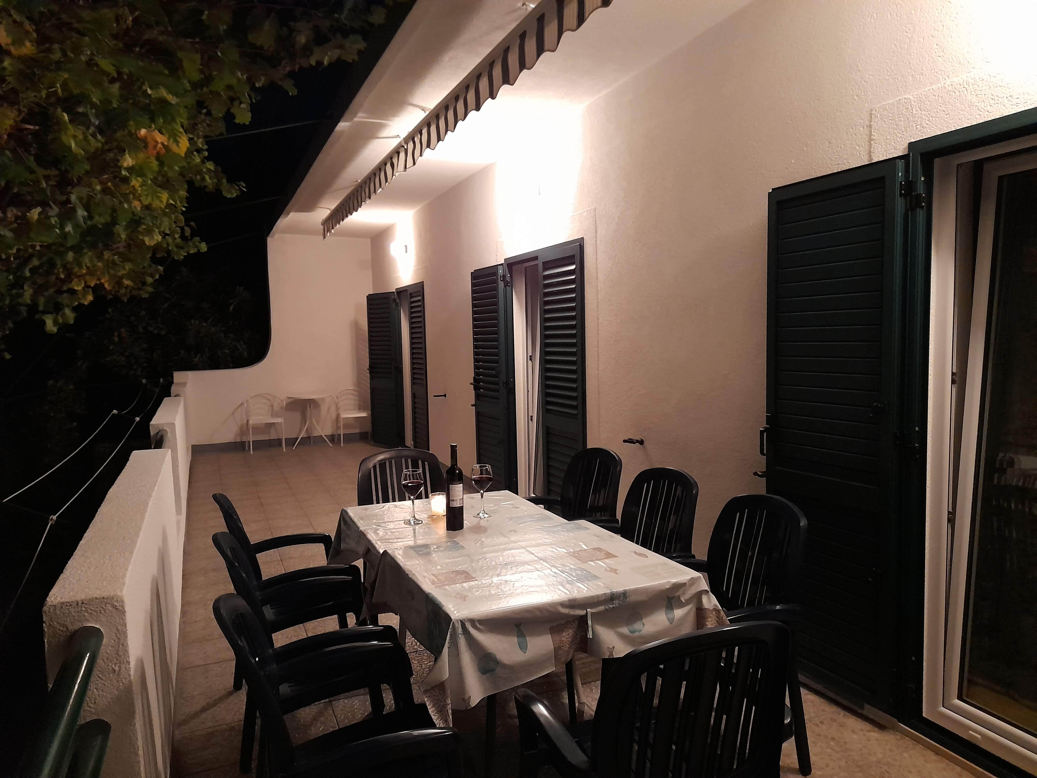 Two bedroom apartment with terrace Brela, Makarska  A-a