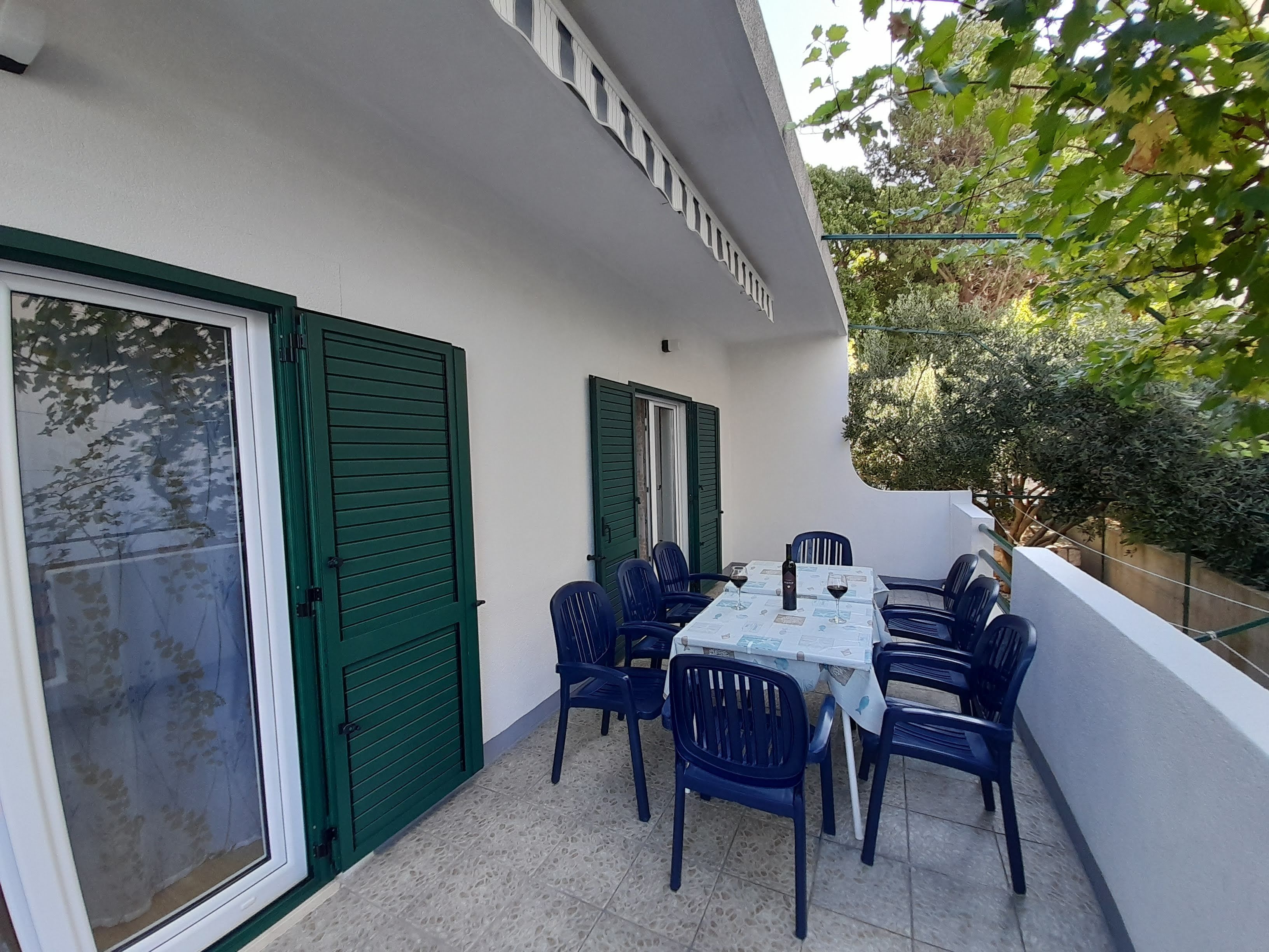 Two bedroom apartment with terrace Brela, Makarska  A-a