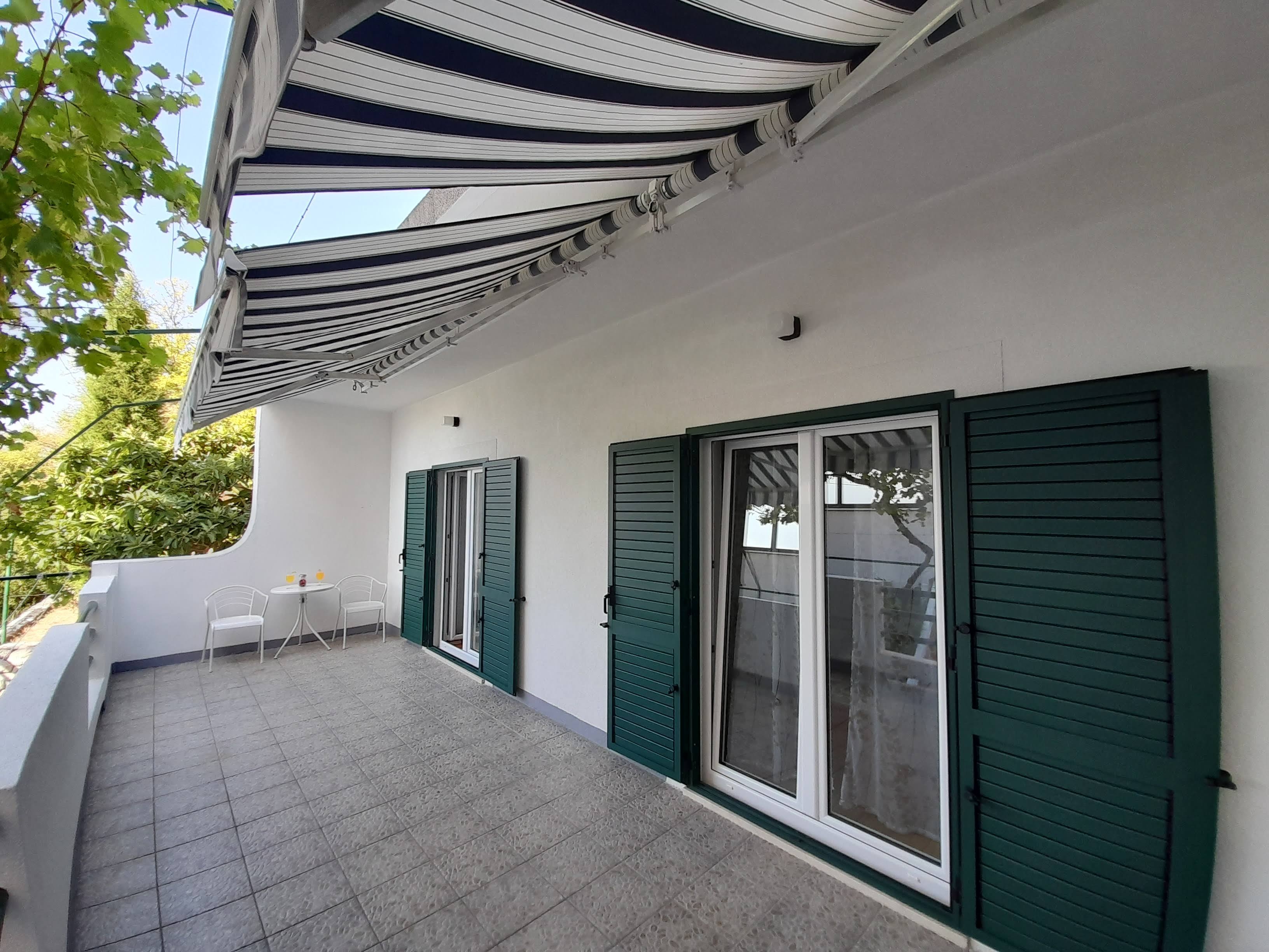 Two bedroom apartment with terrace Brela, Makarska  A-a