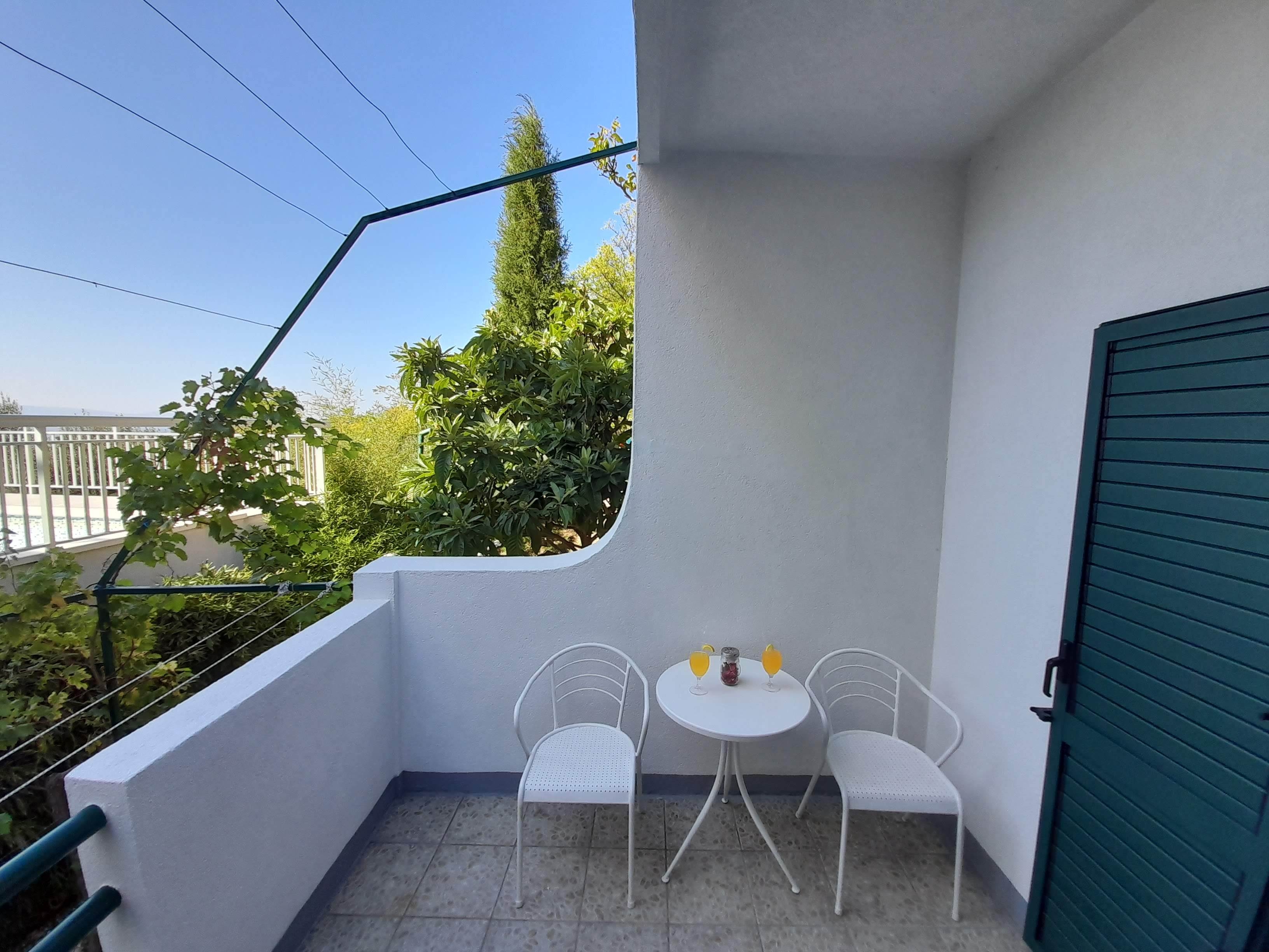 Two bedroom apartment with terrace Brela, Makarska  A-a