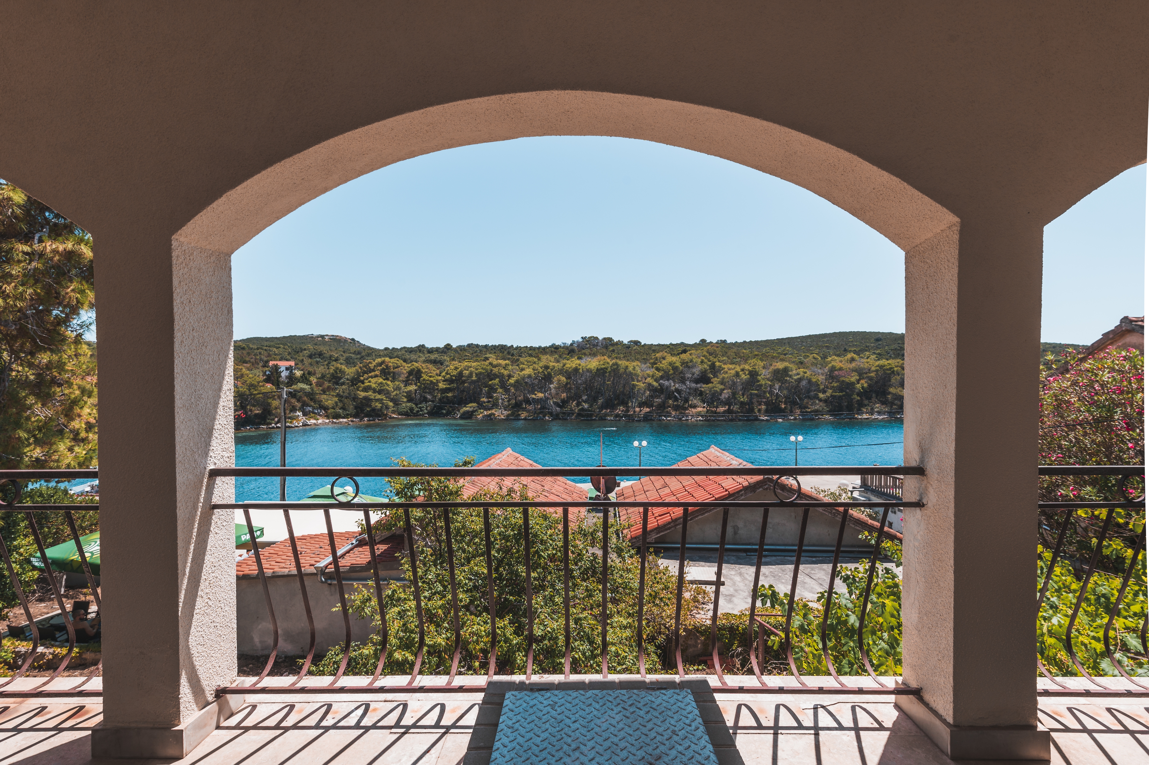 Three bedroom apartment with terrace and sea view Molat  A-a