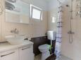 Ванная комната Molat, Ванная комната в размещении типа studio-apartment, Домашние животные допускаются и WiFi.