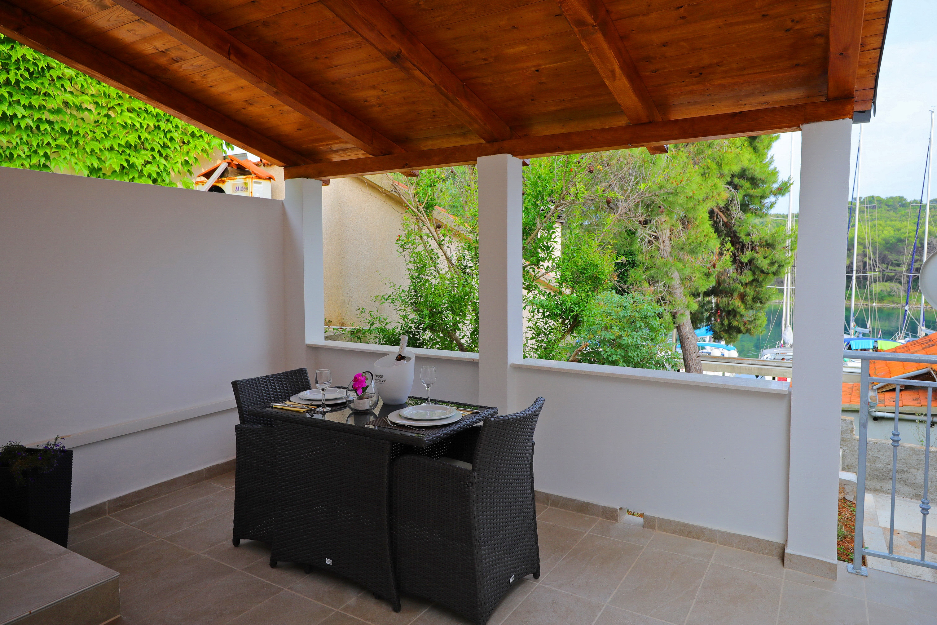 Studio flat with terrace and sea view Molat  AS-a