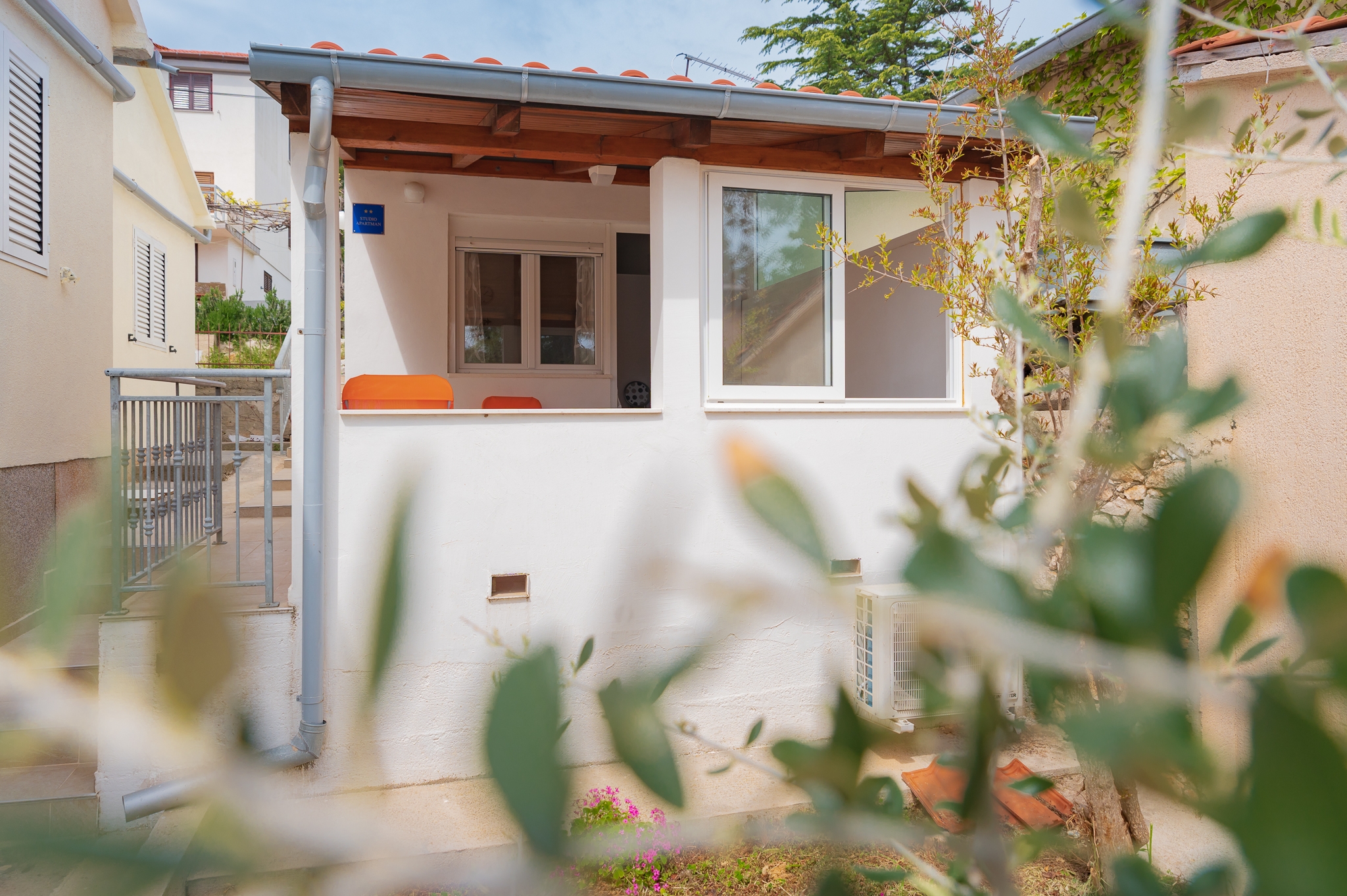 Studio flat with terrace and sea view Molat  AS-a