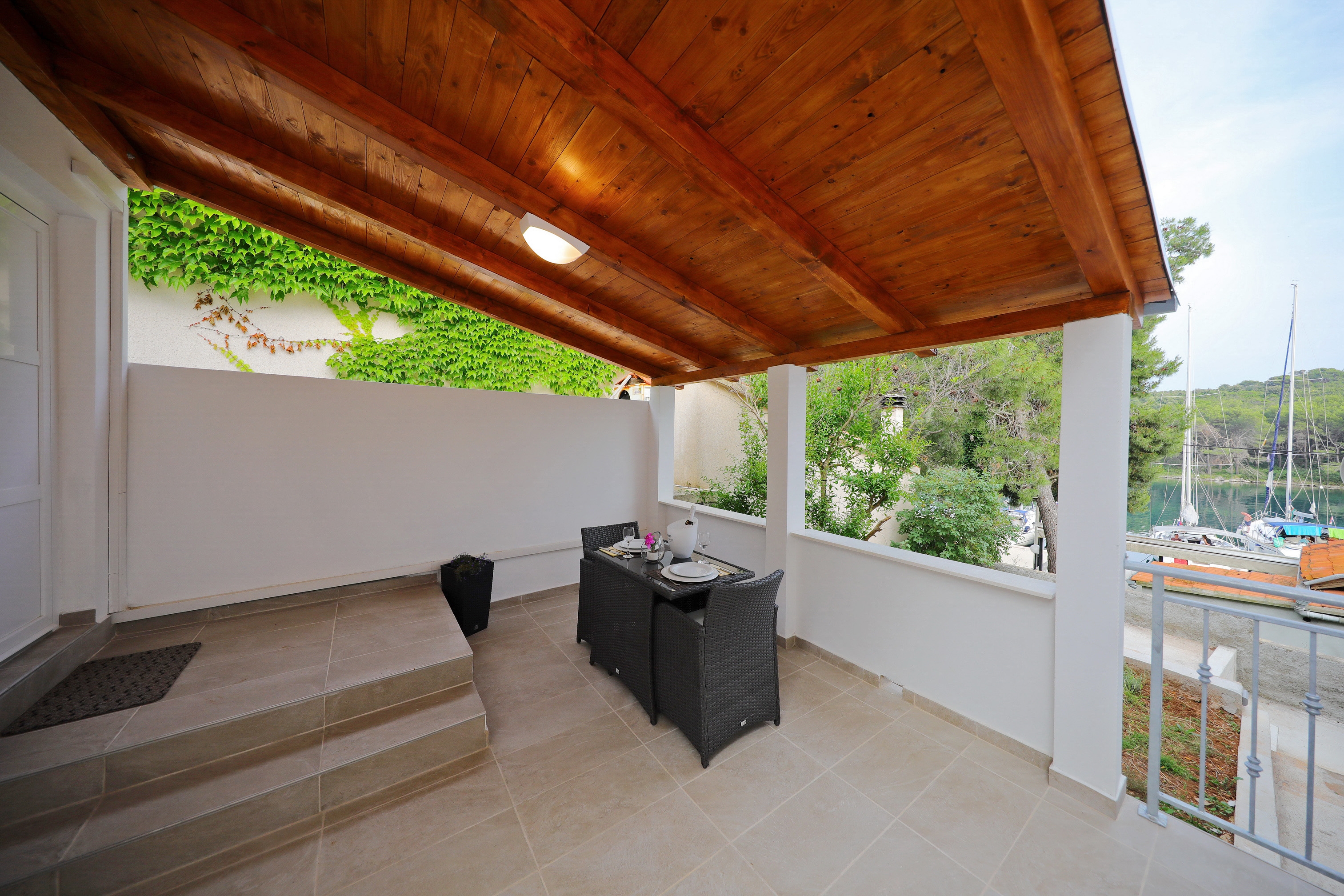 Studio flat with terrace and sea view Molat  AS-a