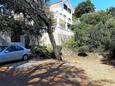 Parking lot Basina, Hvar, Parking lot 18437 - Apartments near sea with pebble beach.