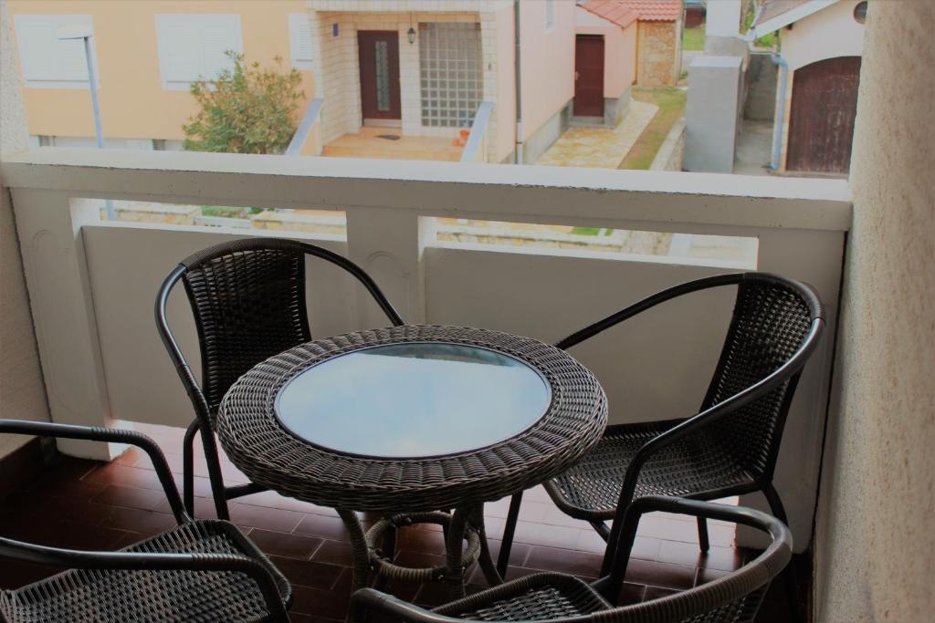 Two bedroom apartment with balcony Nin, Zadar  A-a