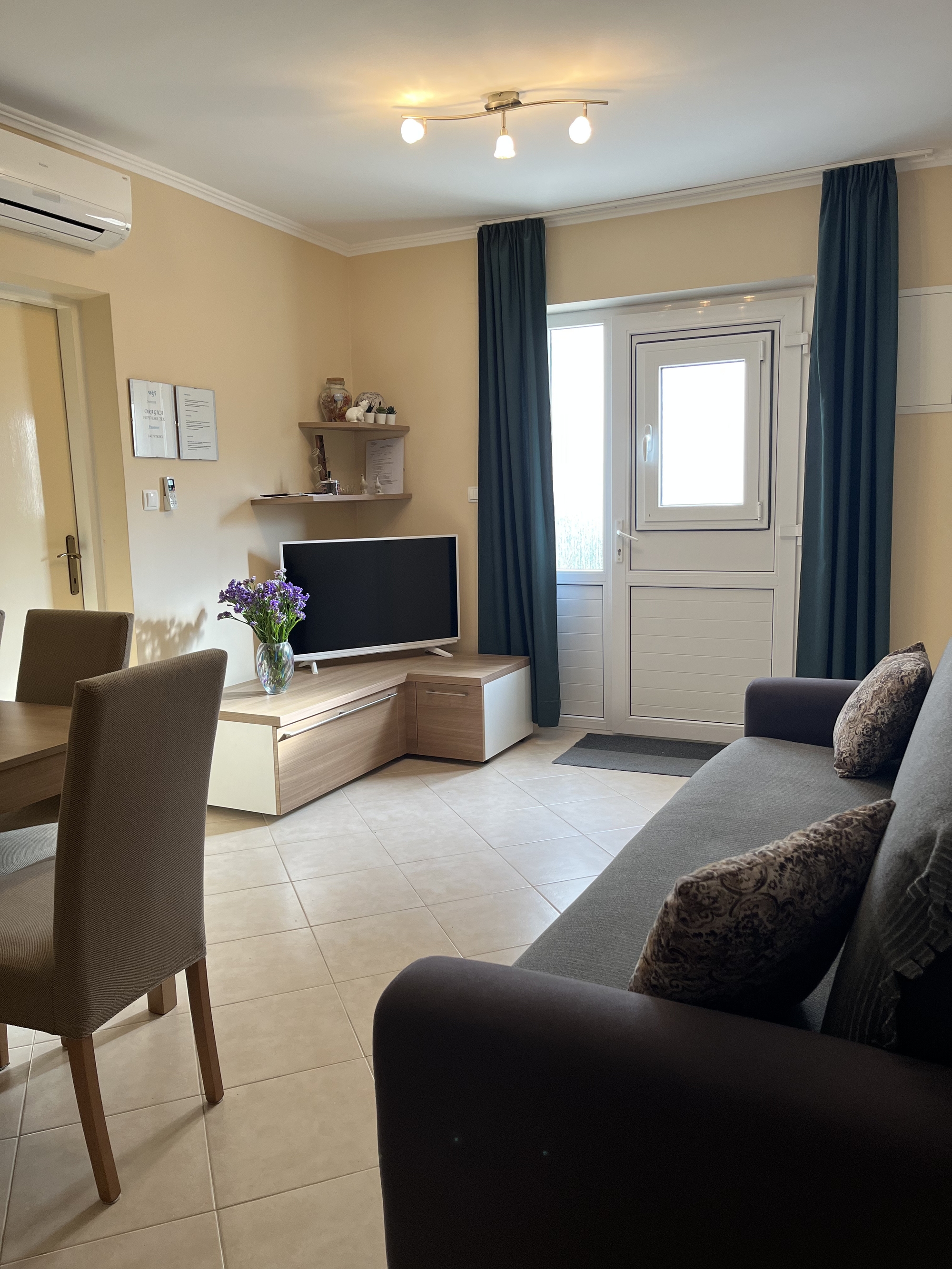 Two bedroom apartment near beach Barbat, Rab (A-18462-a) Two bedroom apartment near beach Barbat, Rab (A-18462-a)