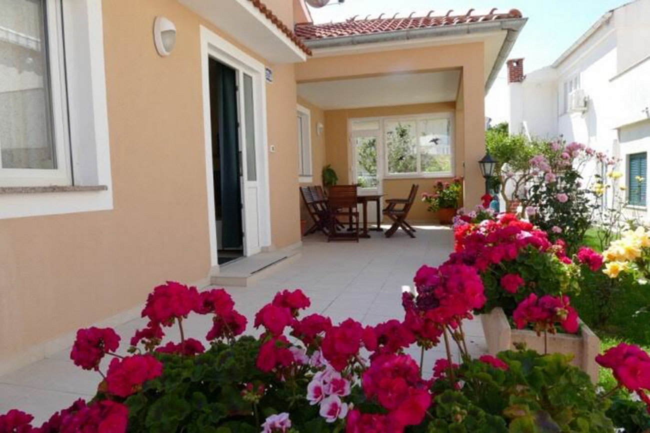 Two bedroom apartment near beach Barbat, Rab (A-18462-a) Two bedroom apartment near beach Barbat, Rab (A-18462-a)