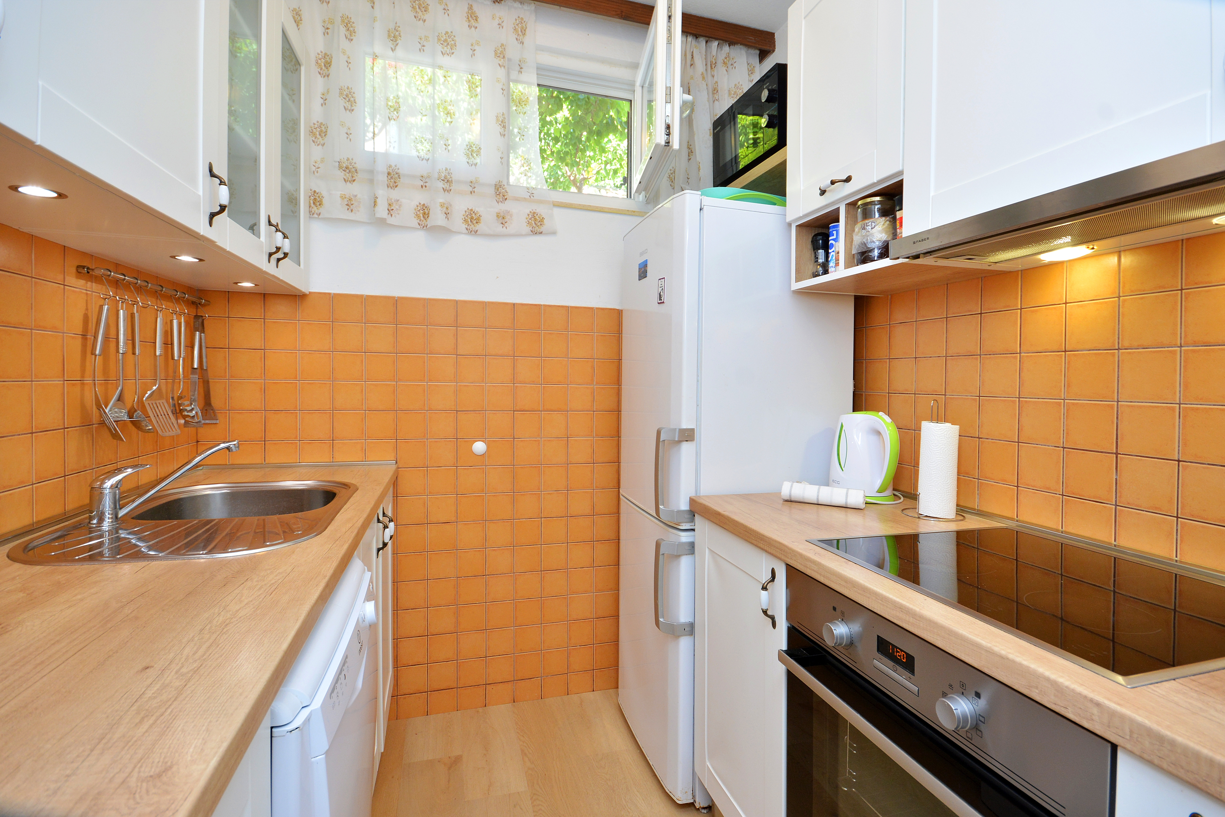 Three bedroom house near beach Rastići, Čiovo  K