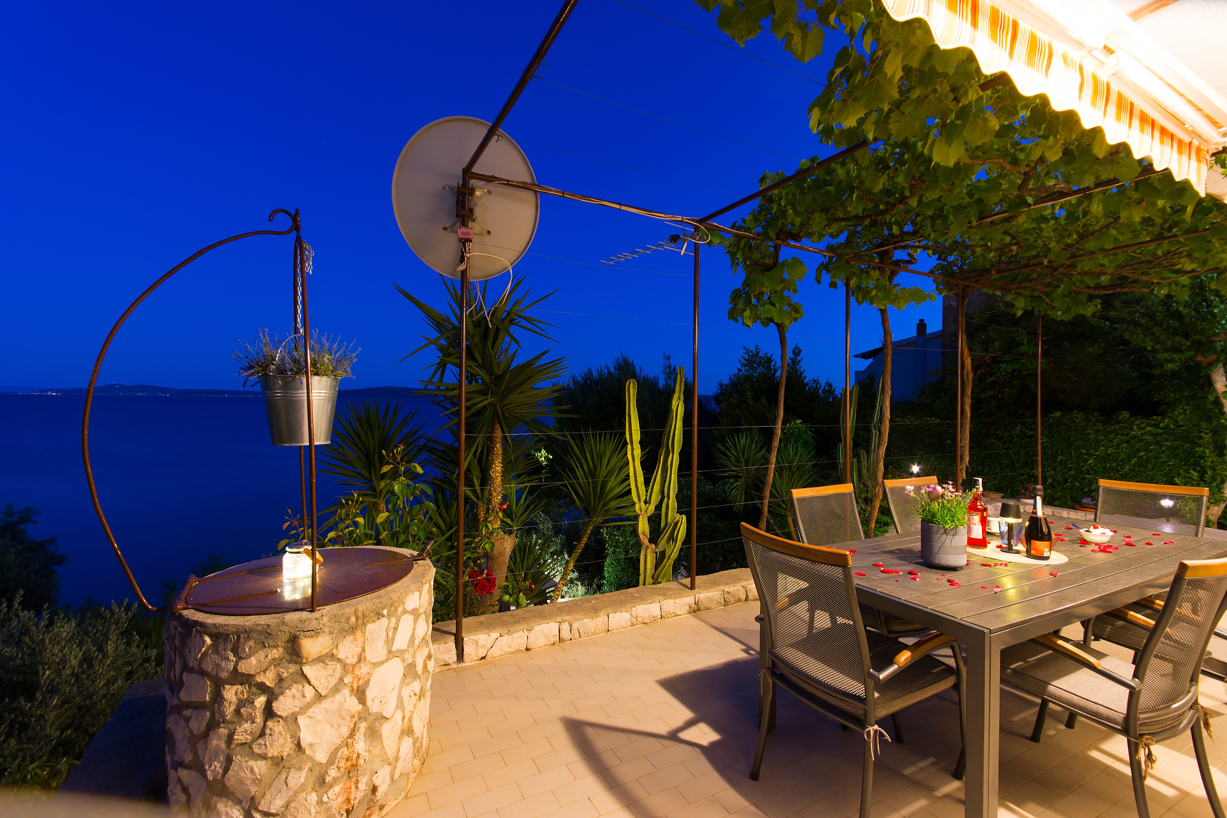 Three bedroom house near beach Rastići, Čiovo  K