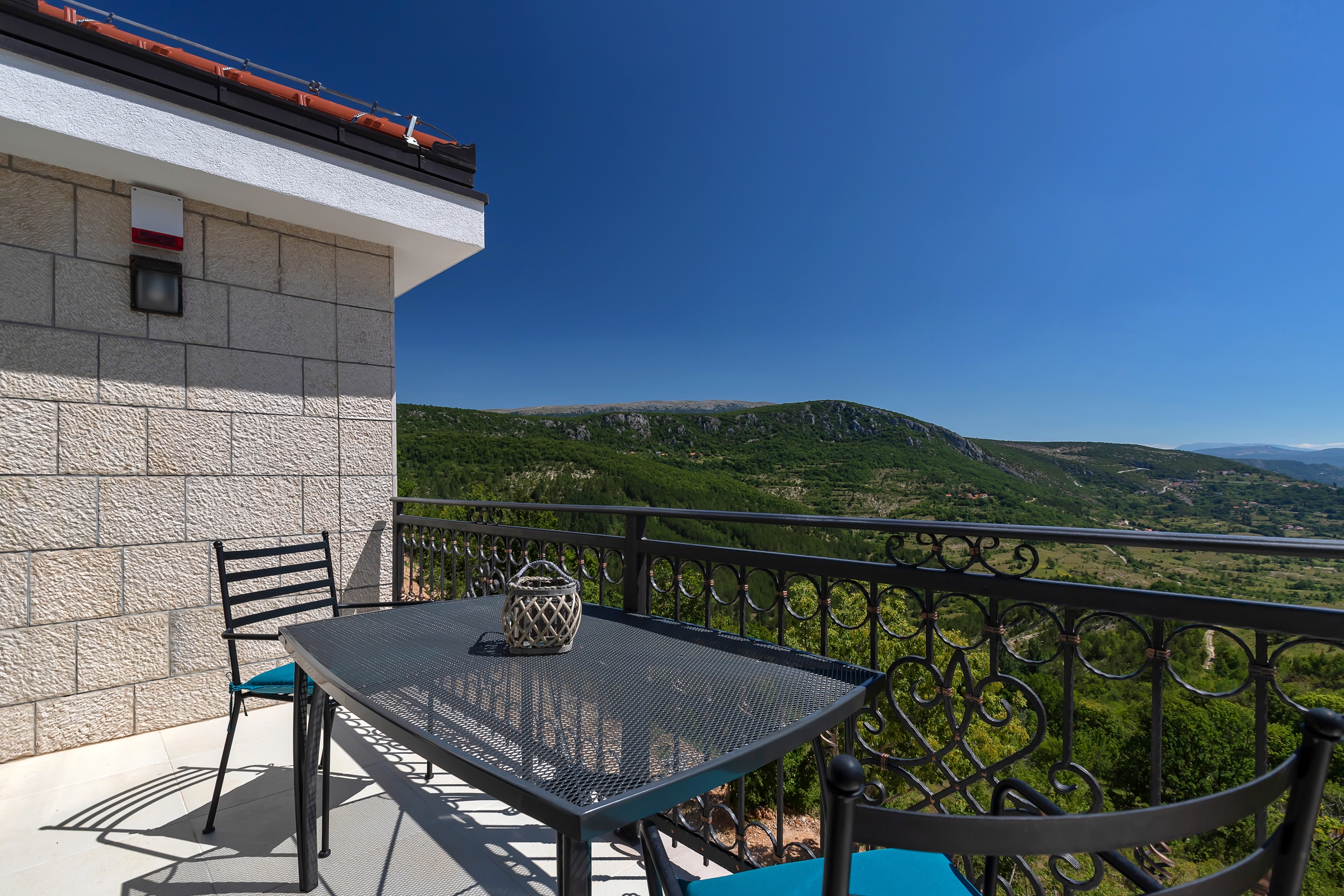 Comfortable and spacious house with terrace Studenci, Zagora  K