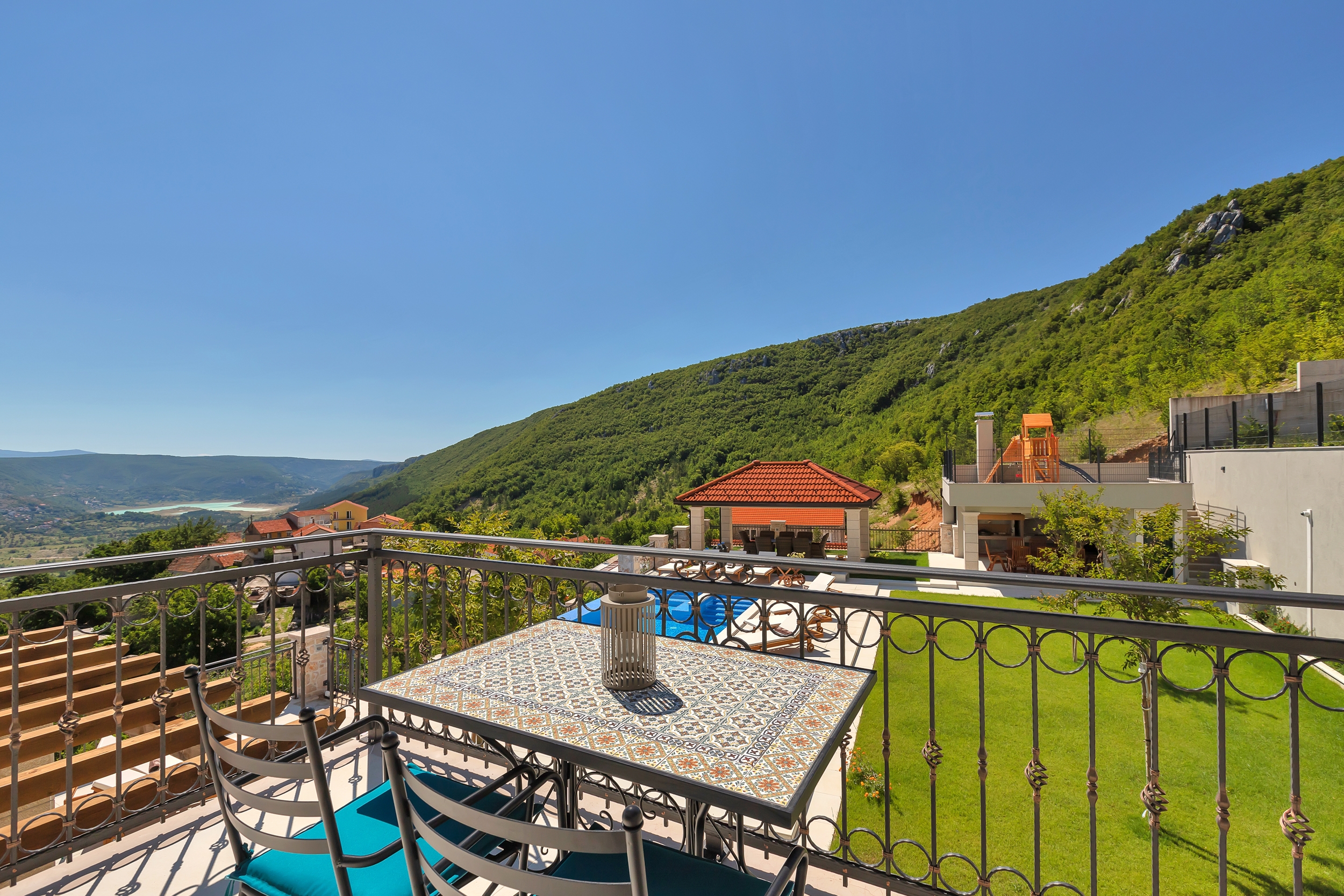 Comfortable and spacious house with terrace Studenci, Zagora  K