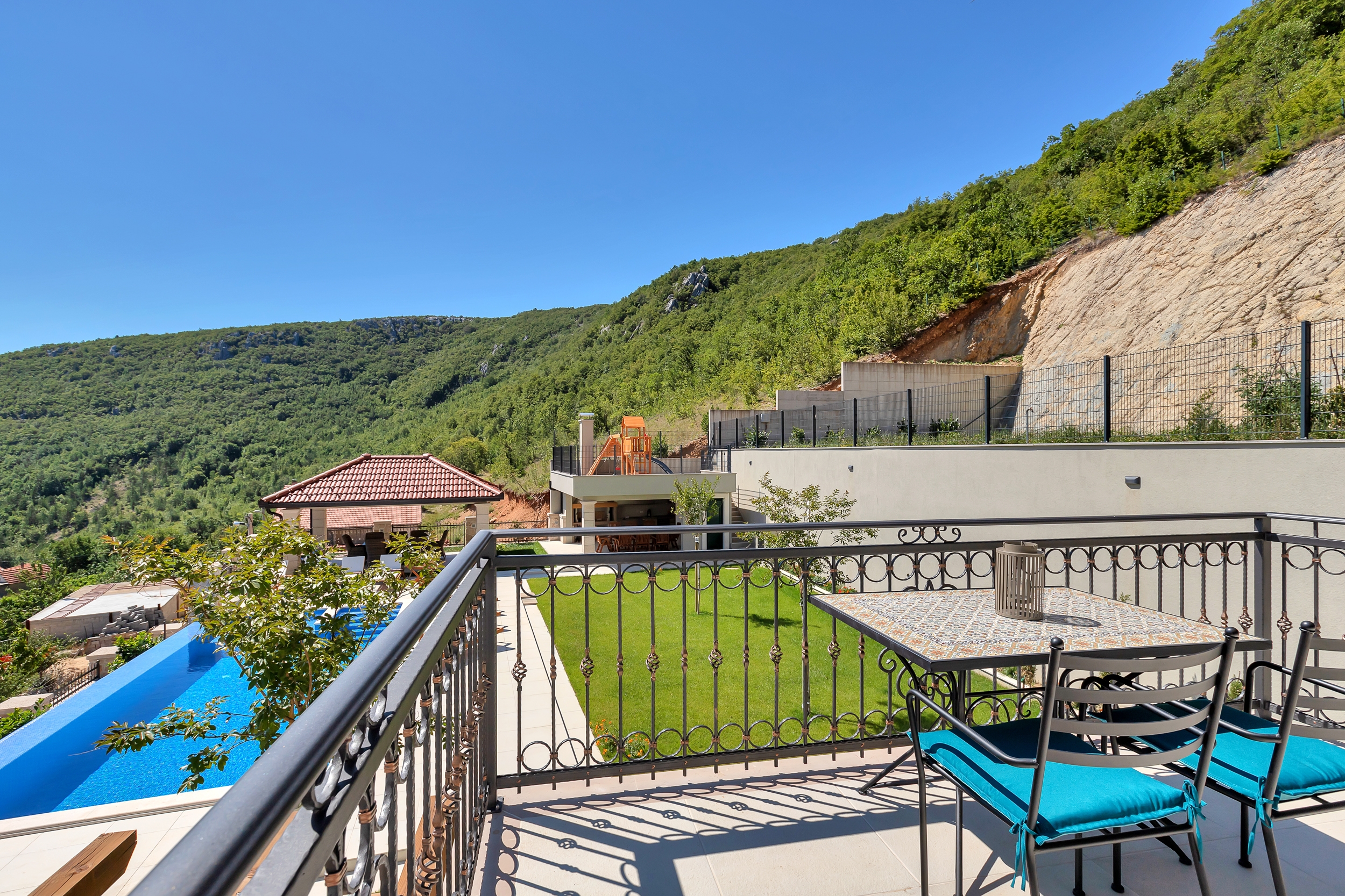 Comfortable and spacious house with terrace Studenci, Zagora  K