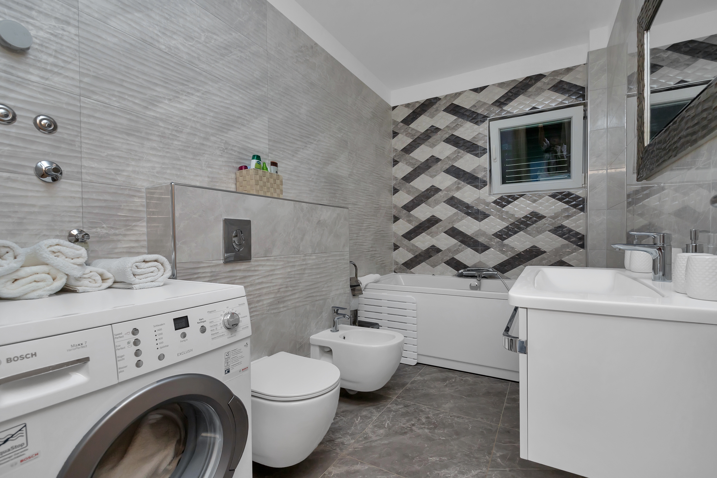 Comfortable and spacious house with terrace Studenci, Zagora  K
