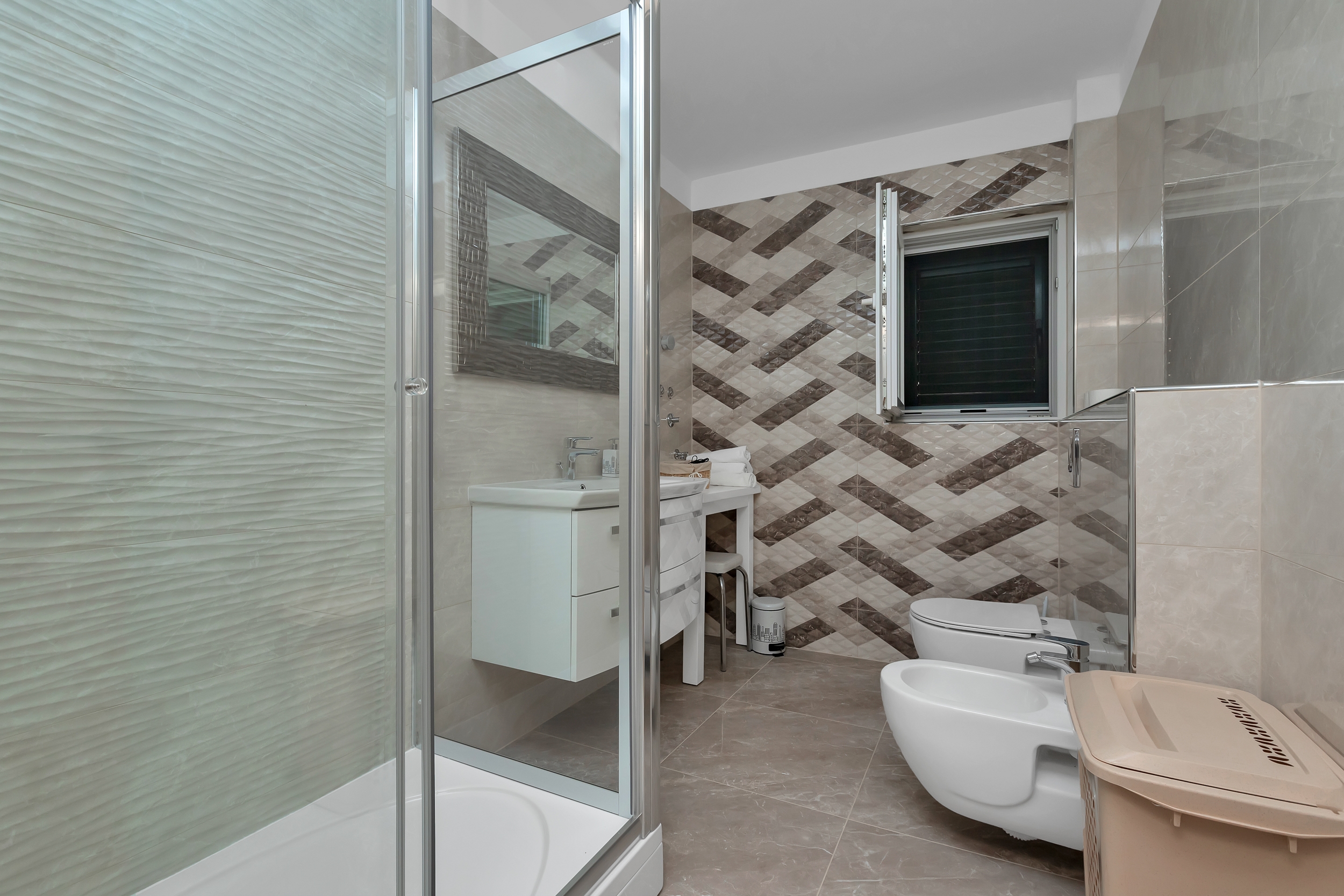 Comfortable and spacious house with terrace Studenci, Zagora  K