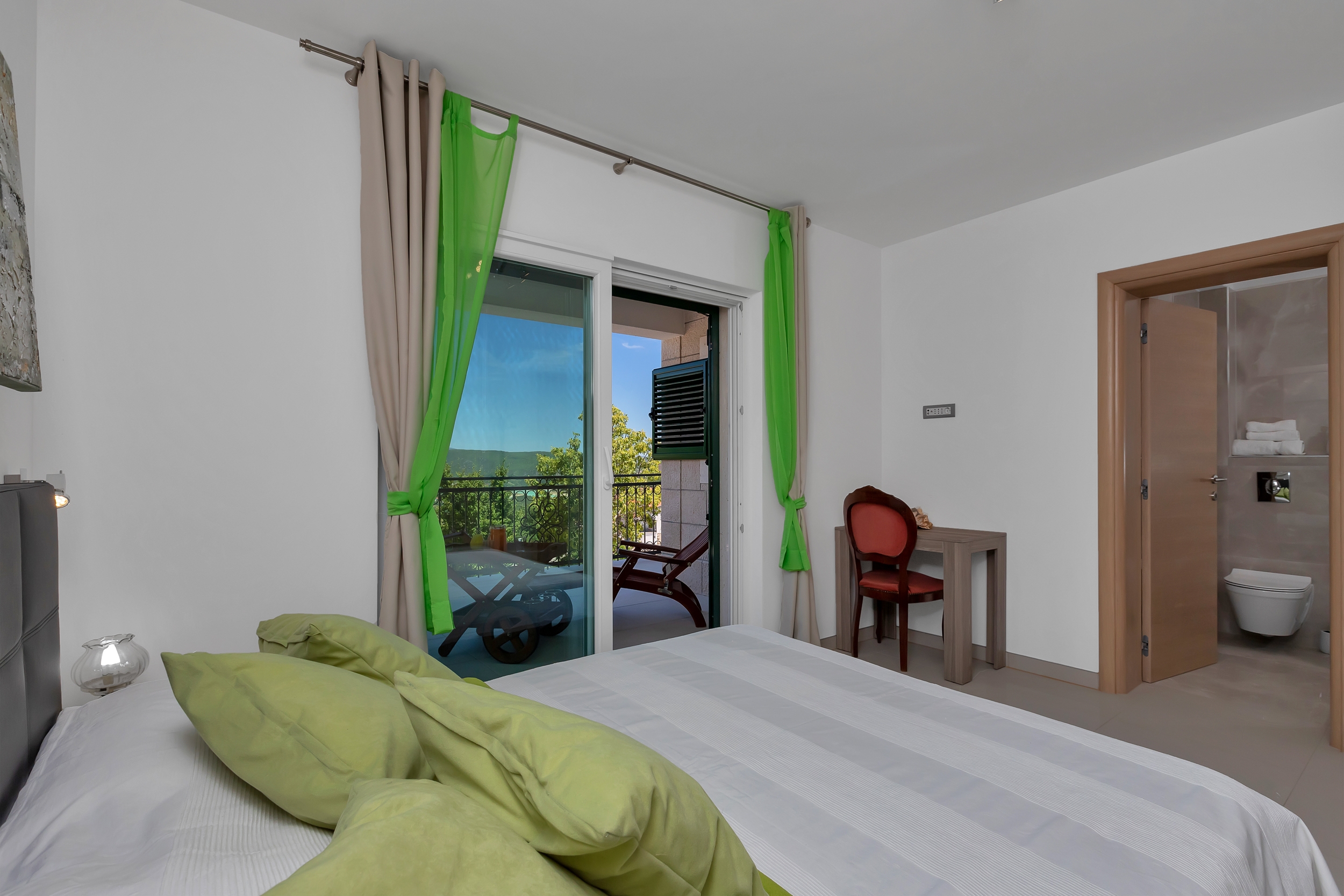 Comfortable and spacious house with terrace Studenci, Zagora  K