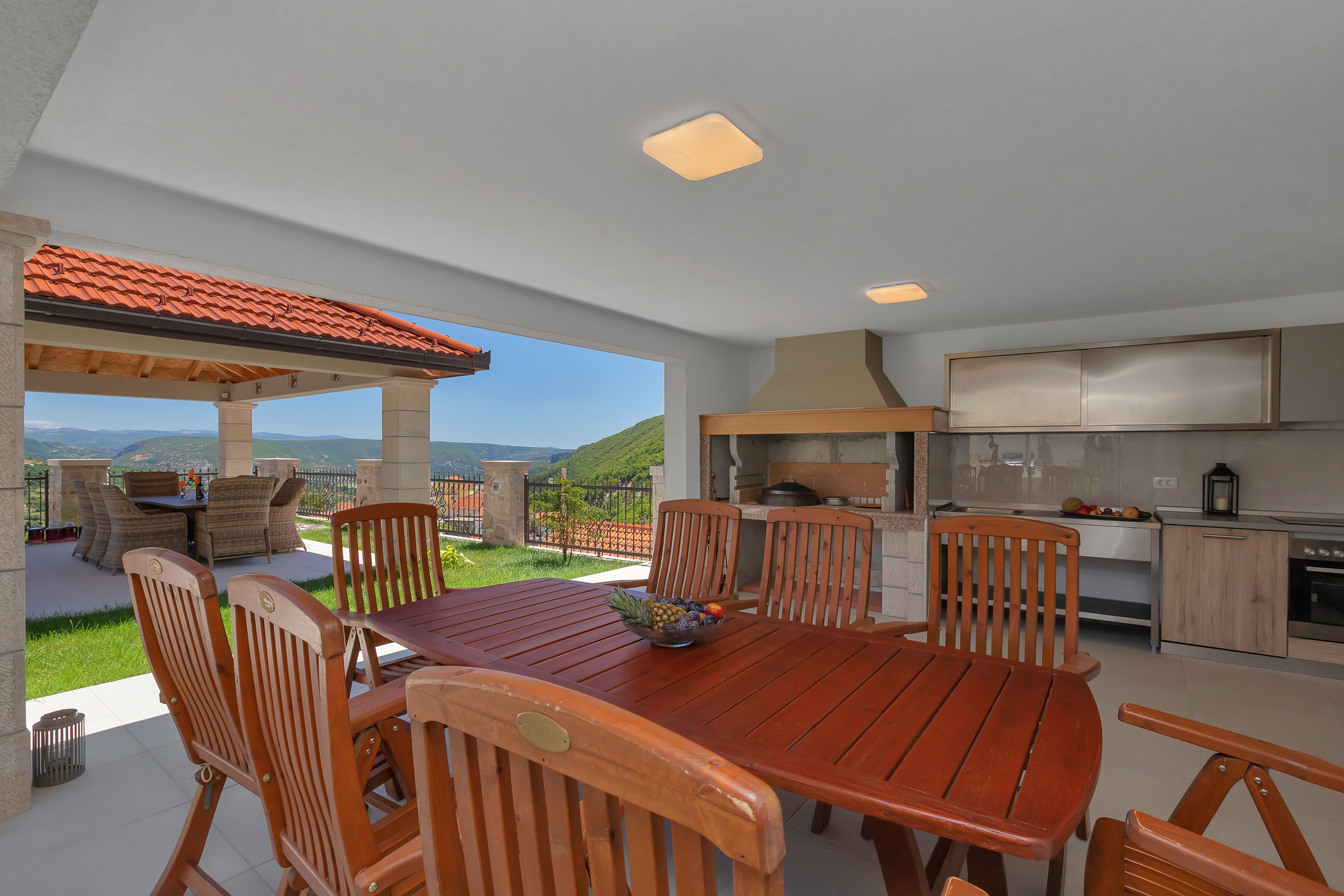 Comfortable and spacious house with terrace Studenci, Zagora  K