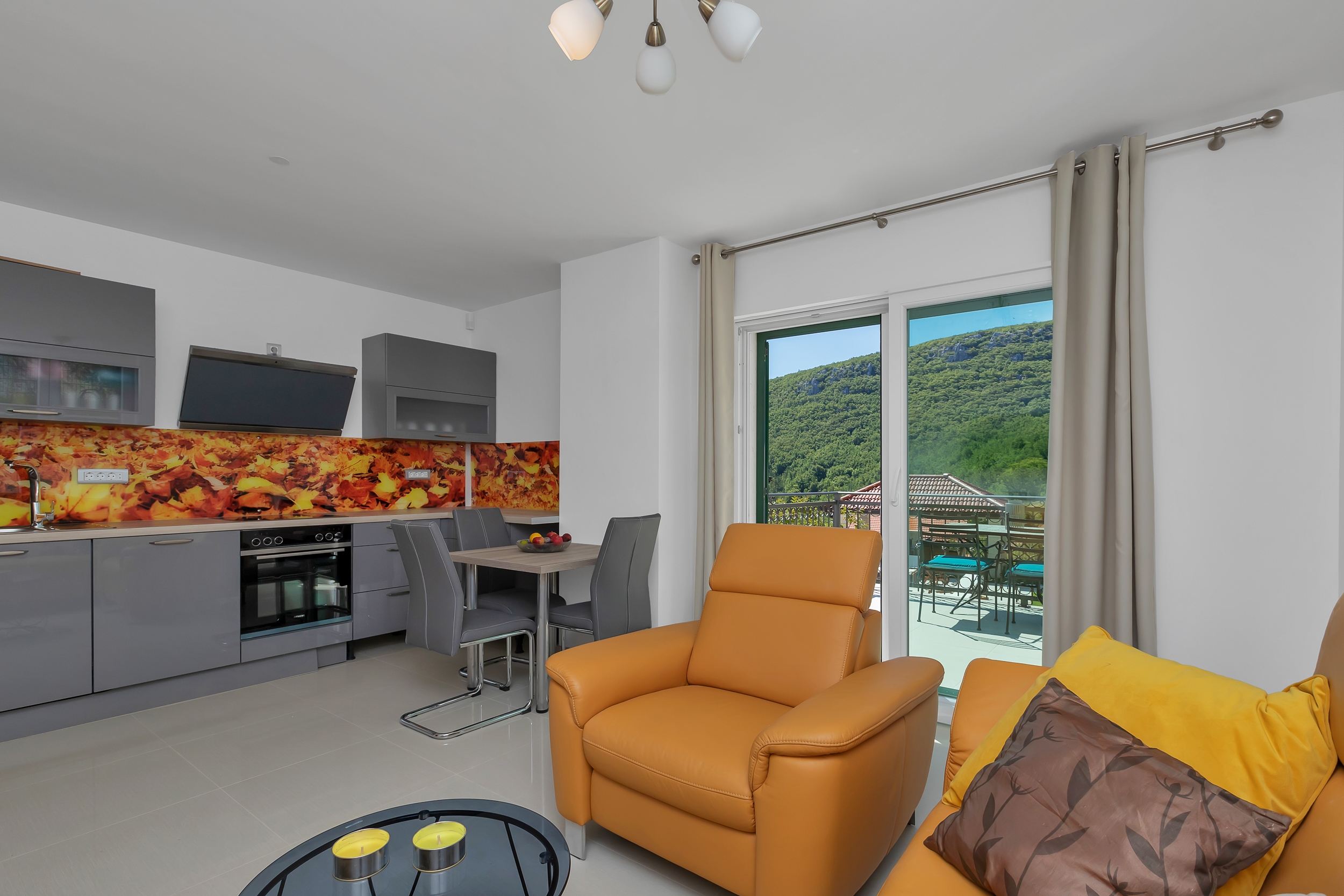 Comfortable and spacious house with terrace Studenci, Zagora  K
