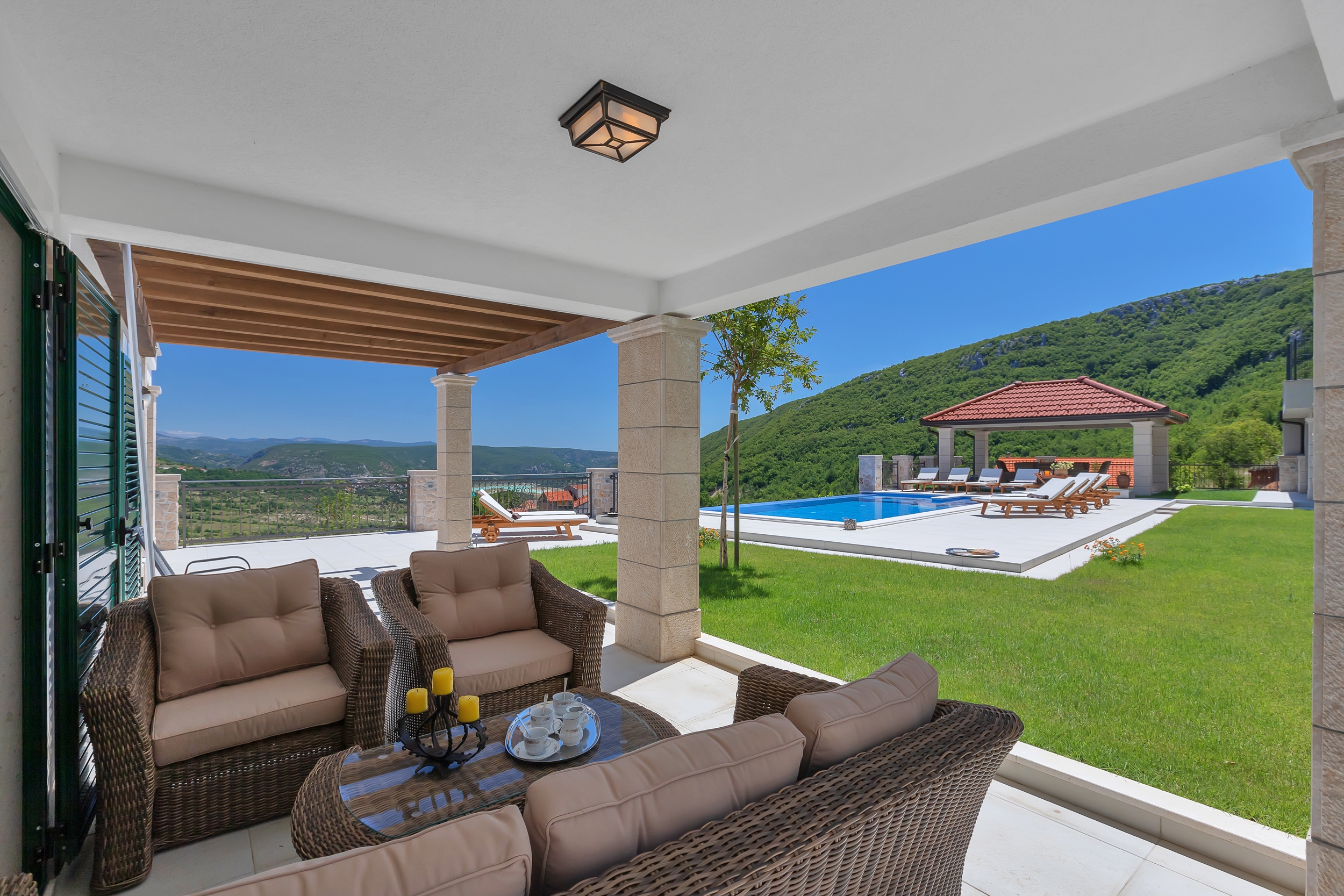 Comfortable and spacious house with terrace Studenci, Zagora  K
