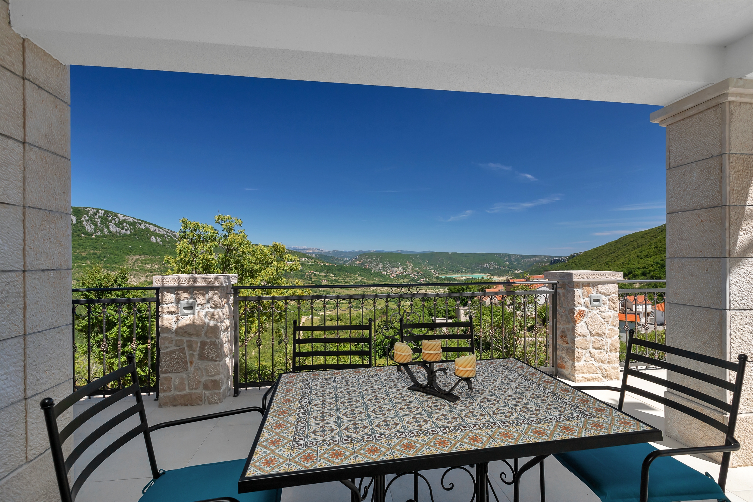 Comfortable and spacious house with terrace Studenci, Zagora  K
