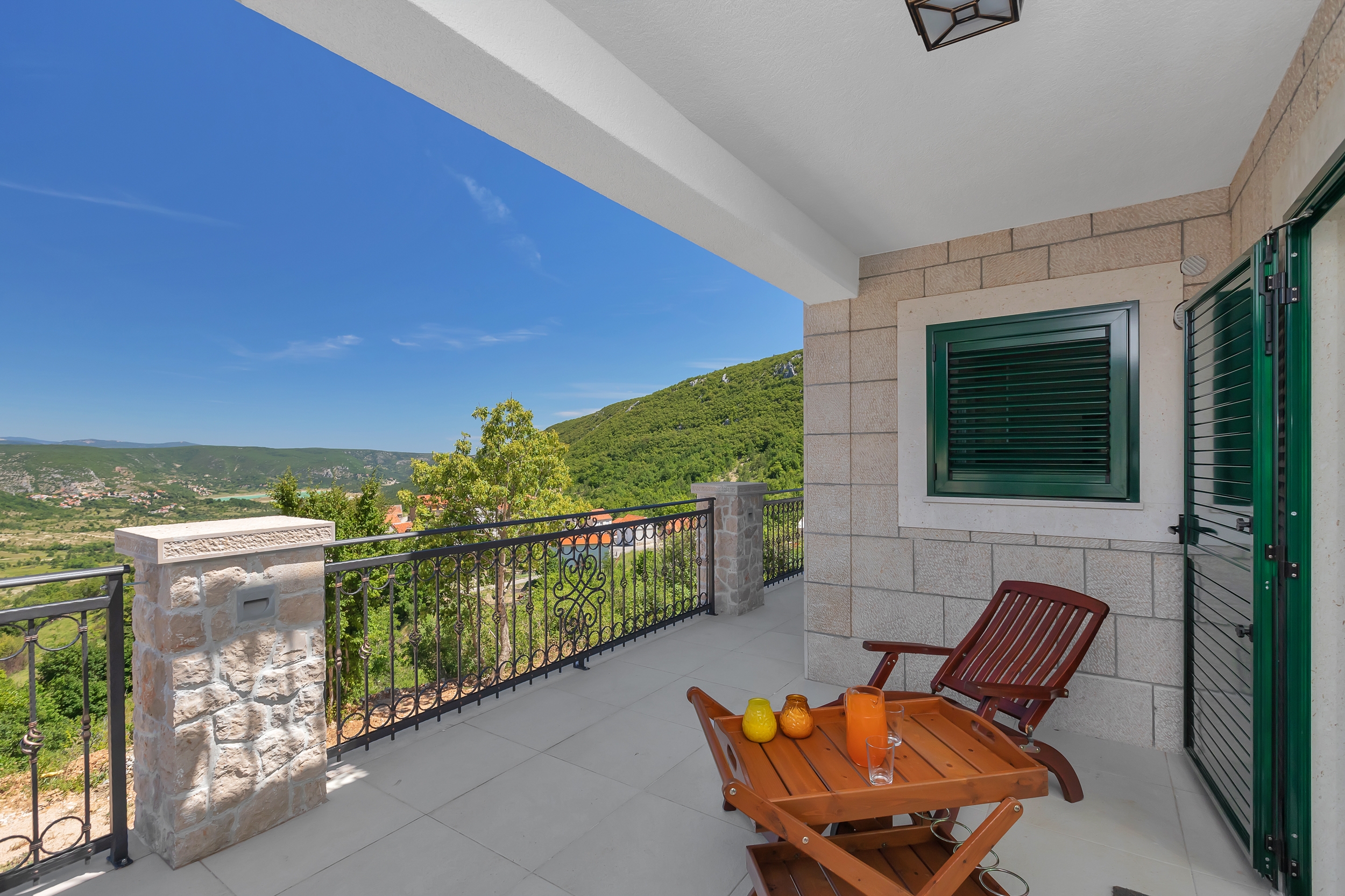 Comfortable and spacious house with terrace Studenci, Zagora  K