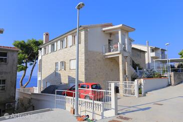 Mali Rat, Omiš, Property 18485 - Apartments near sea with pebble beach.