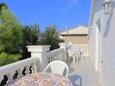 Shared terrace 1 Mali Rat, Shared terrace 1 in the studio-apartment, with a sea view and WiFi.