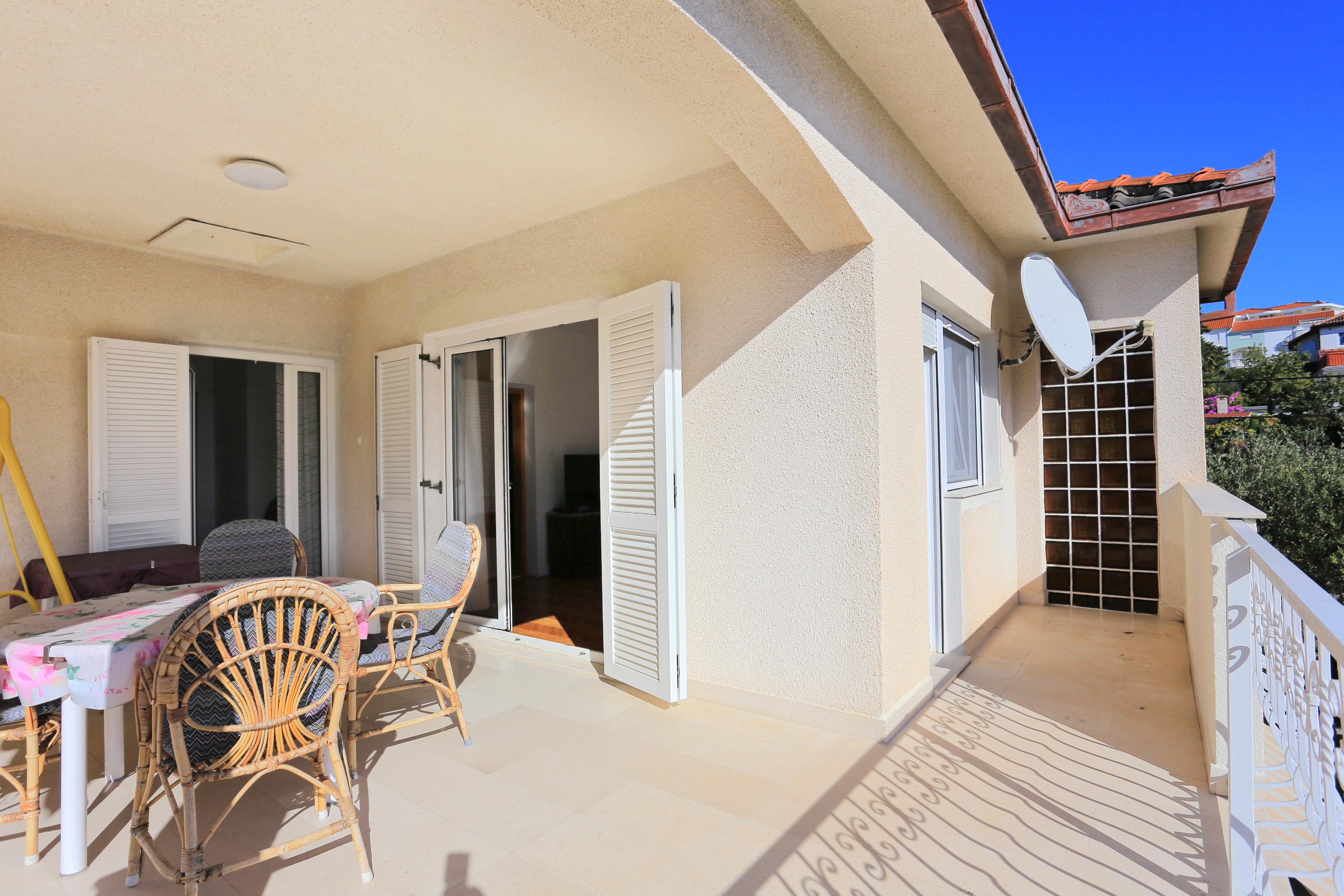 Two bedroom apartment with terrace and sea view Seget Vranjica, Trogir  A-c
