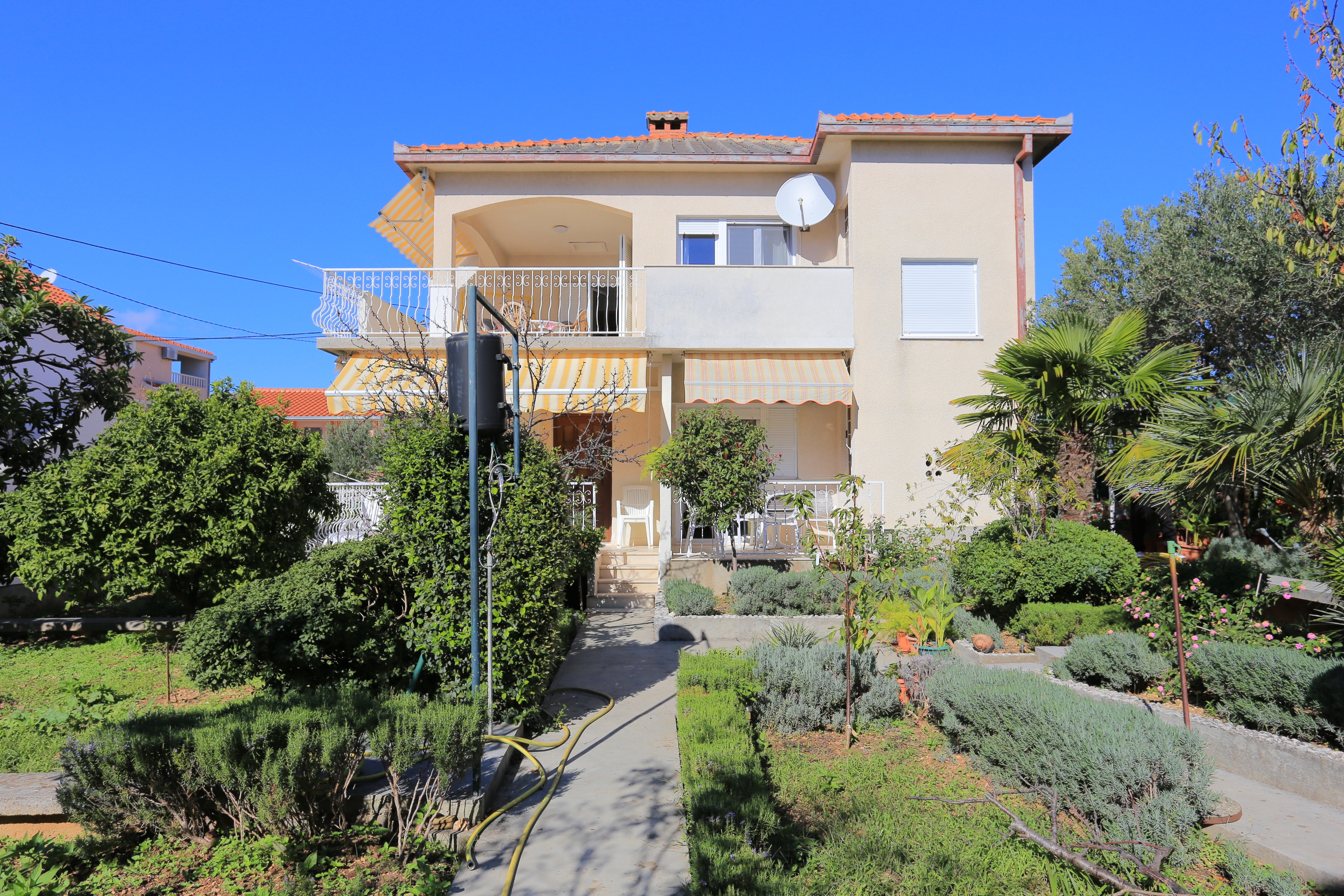 Ferienwohnung im Ort Seget Vranjica (Trogir), Kapa Ferienwohnung in Dalmatien