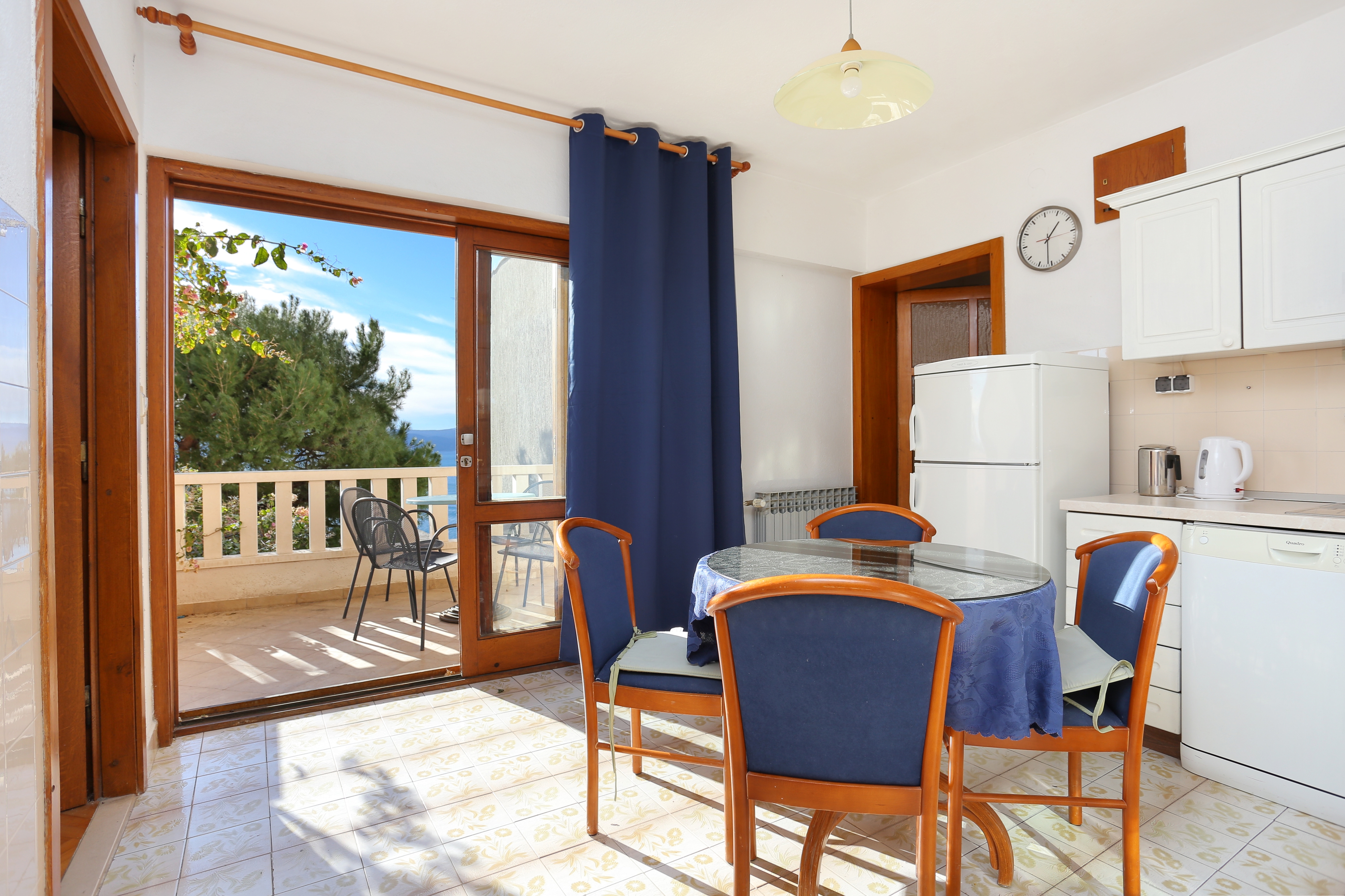 One bedroom apartment with terrace and sea view Brela, Makarska (A-18495-d)