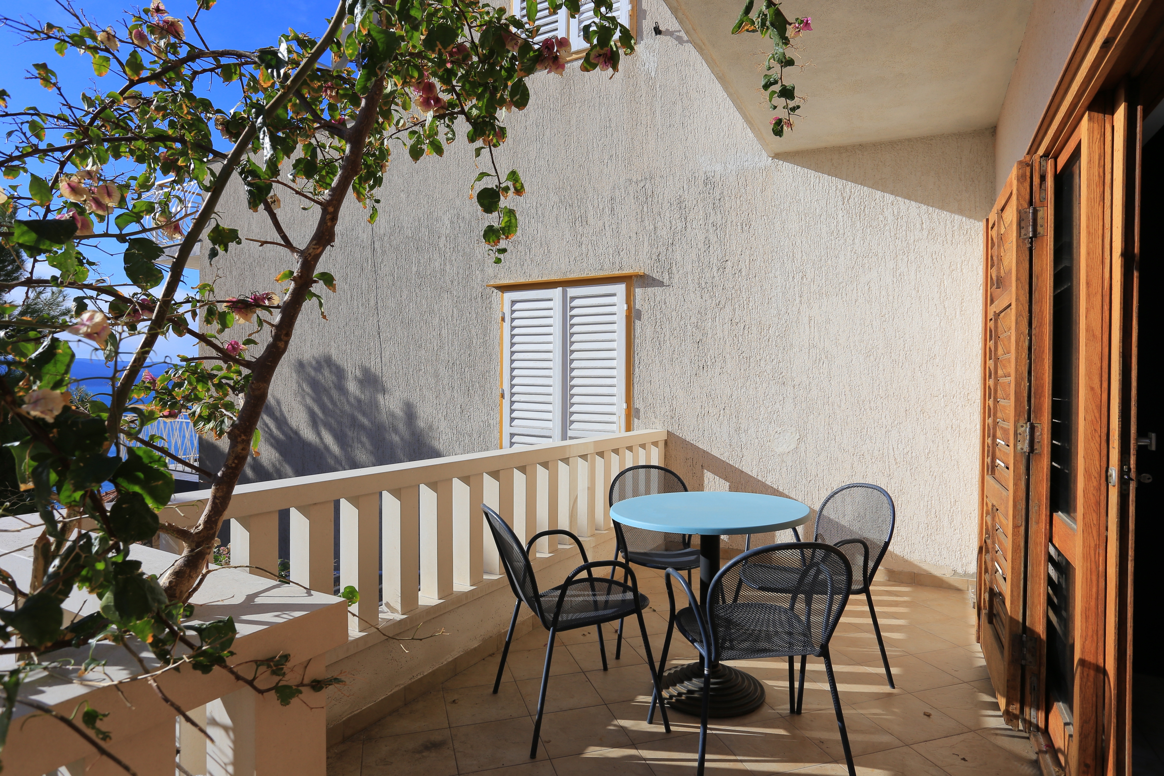 One bedroom apartment with terrace and sea view Brela, Makarska (A-18495-d)